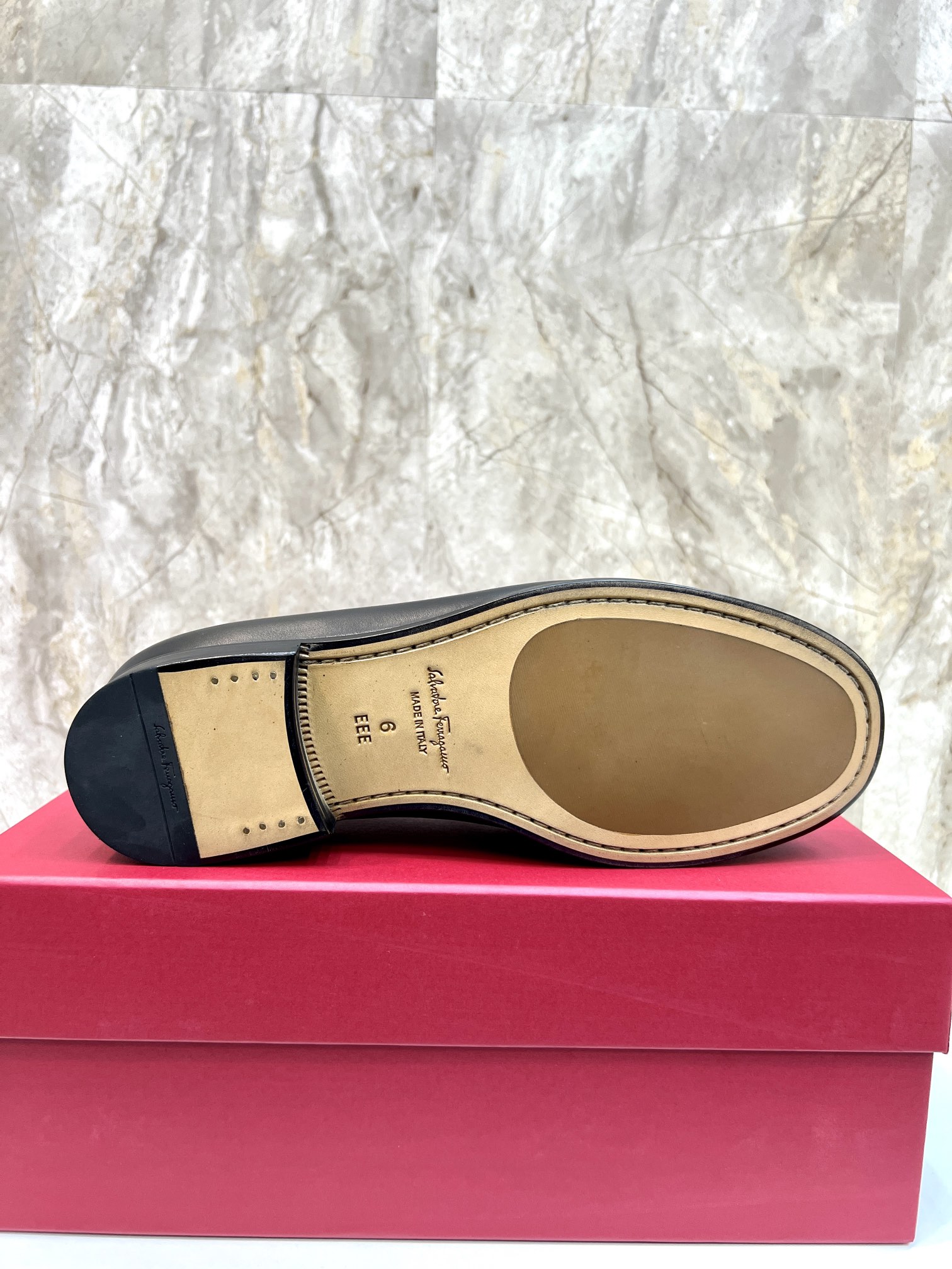 suela de cuero original P590 marca: Ferragamo (Ferragamo) código estándar: código de los hombres 38-