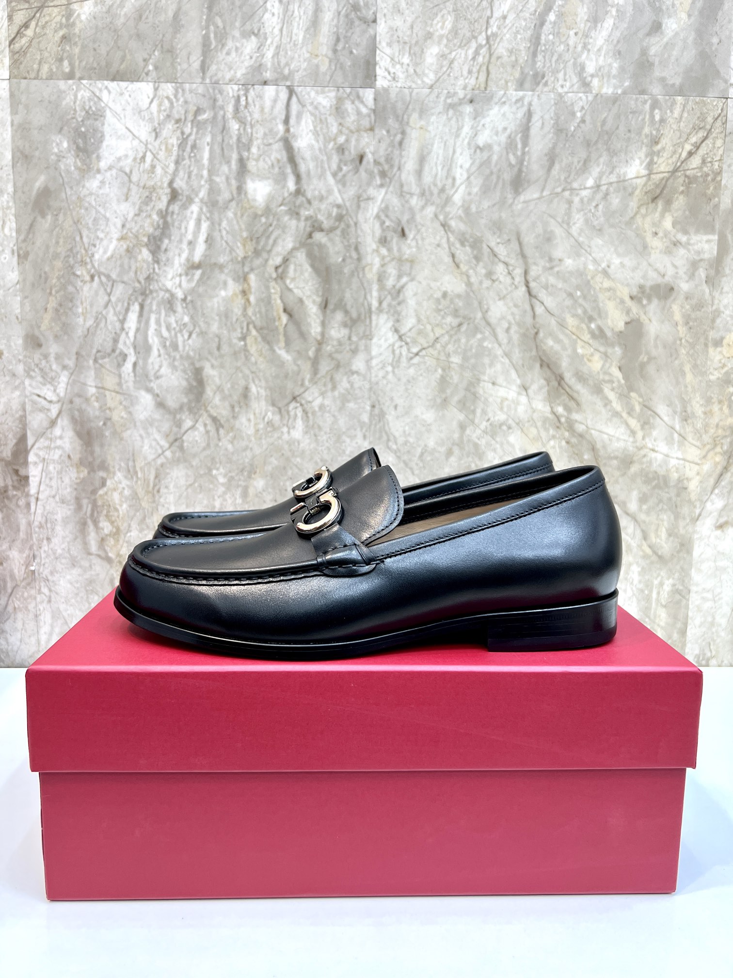 suela de cuero original P590 marca: Ferragamo (Ferragamo) código estándar: código de los hombres 38-