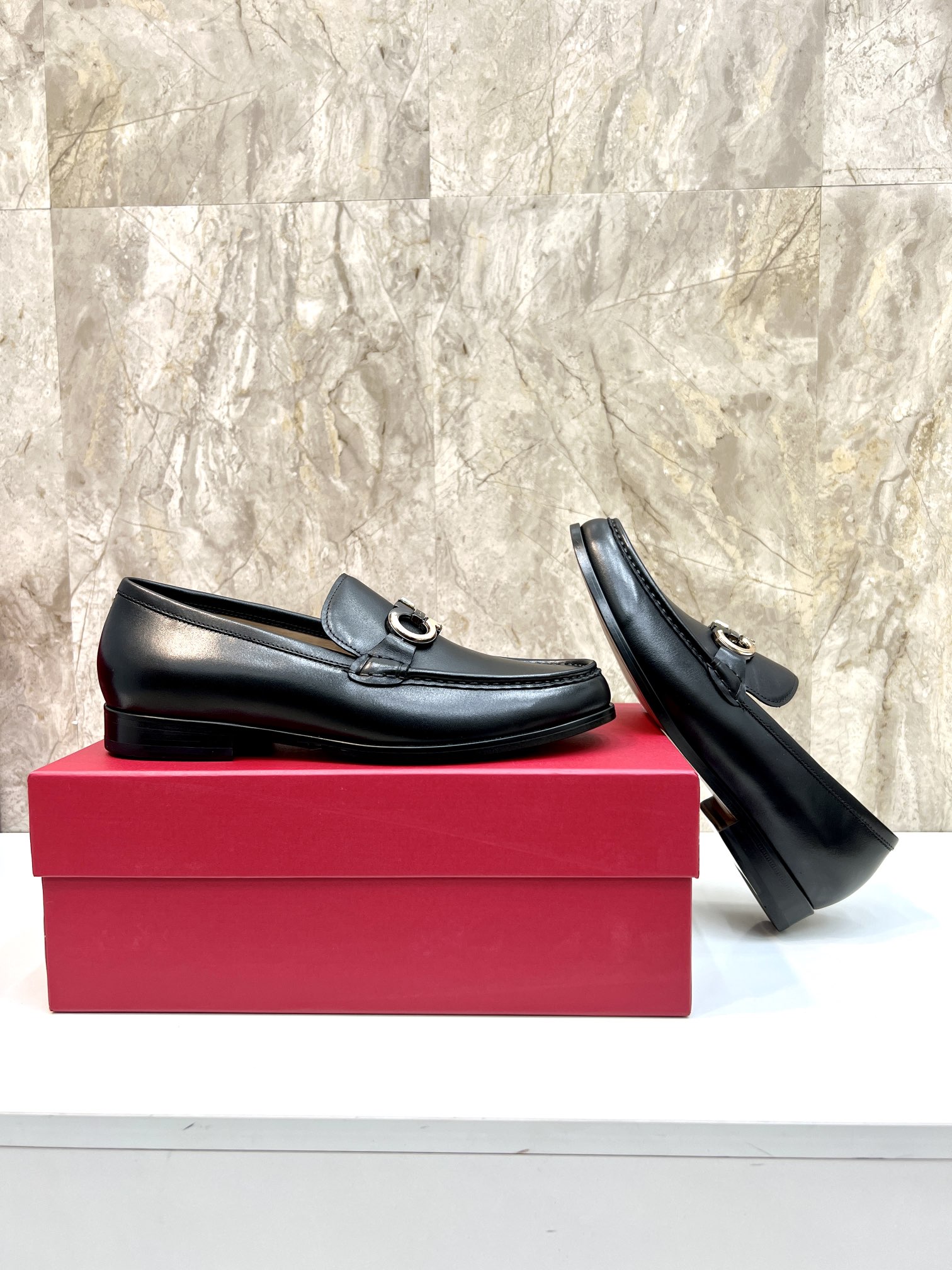 suela de cuero original P590 marca: Ferragamo (Ferragamo) código estándar: código de los hombres 38-
