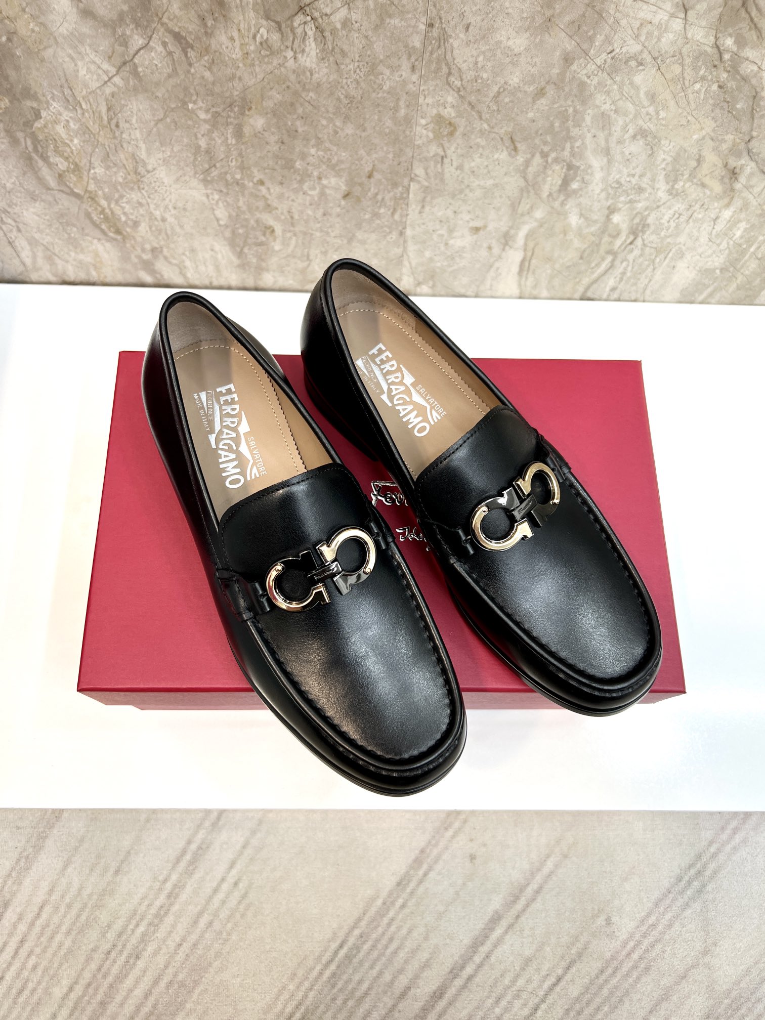 suela de cuero original P590 marca: Ferragamo (Ferragamo) código estándar: código de los hombres 38-