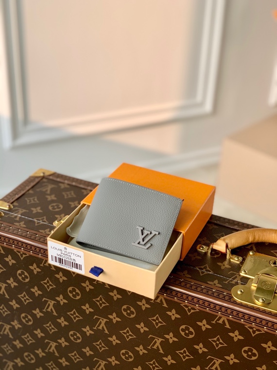 M81026 LV WALLET MULTIPLE 钱夹