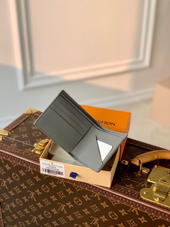 M81026 LV WALLET MULTIPLE 钱夹