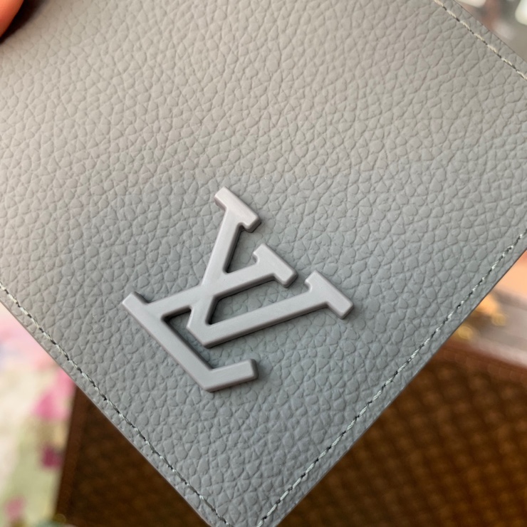 M81026 LV WALLET MULTIPLE 钱夹