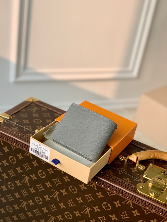 M81026 LV WALLET MULTIPLE 钱夹