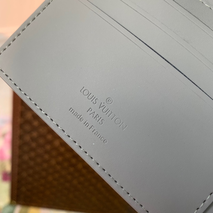 M81026 LV WALLET MULTIPLE 钱夹