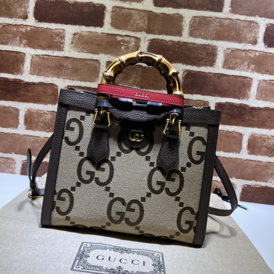 NO:201744,The quality of the counter, top-quality original goods, real-life photos!  660195 large G apricot cloth (pair red ribbon, real sheepskin inner lining) size width 27x height 24x side width 11cm shipped. Buy, GUCCI [original leather], gucci, sheepskin19860909专柜品质,顶级原单货,实物实拍！660195大G杏布（对版红色带子,真羊皮内里）尺寸宽27x高24x侧宽11cm出货了.批,GUCCI【原厂皮】,gucci,sheepskin,Bag