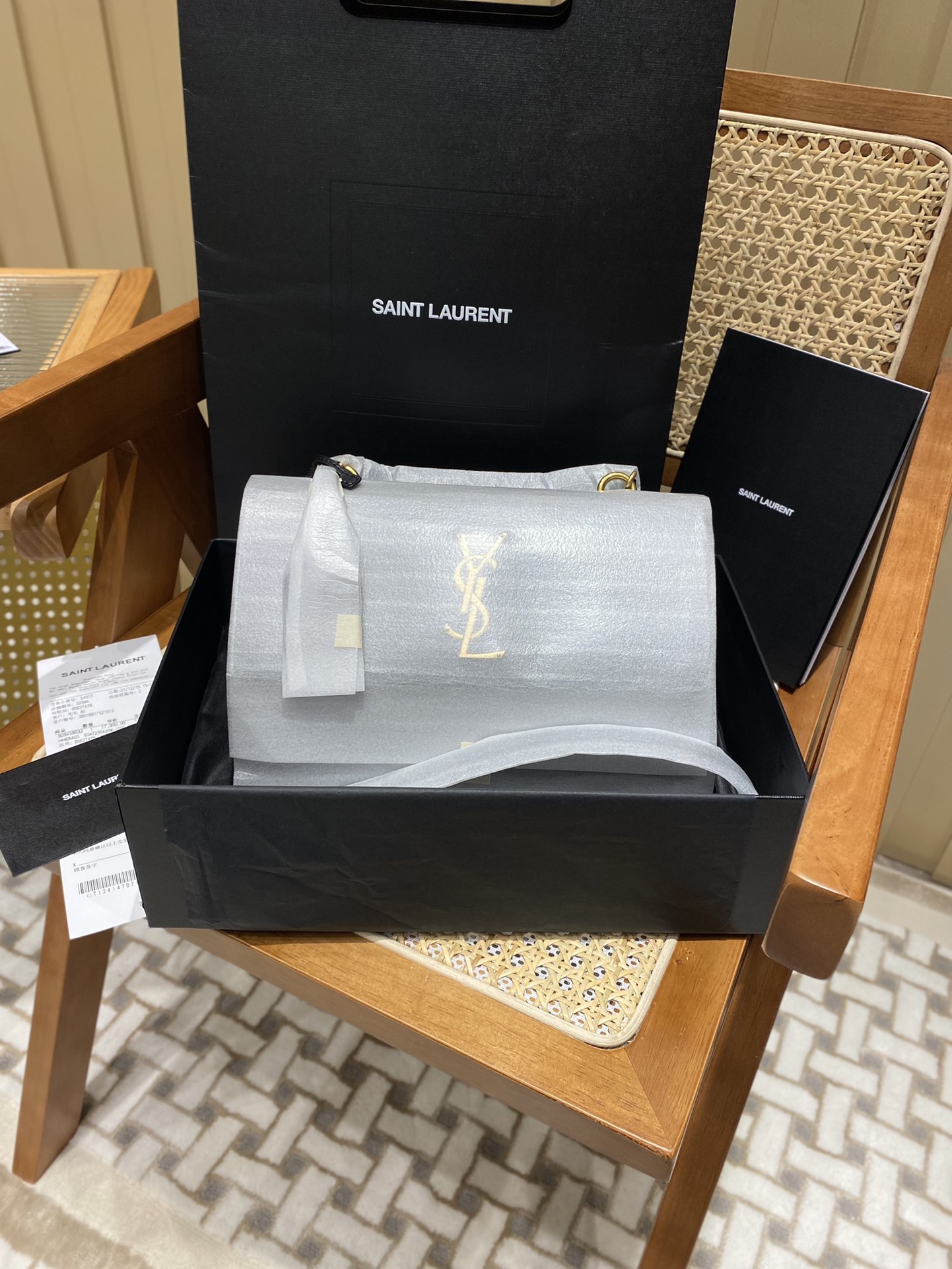 YSL 𝙉𝙚𝙬 𝙢𝙚𝙙𝙞𝙪𝙢 𝙨𝙪𝙣𝙨𝙚𝙩 25CM 牙签纹日落包 634723黑色/金扣