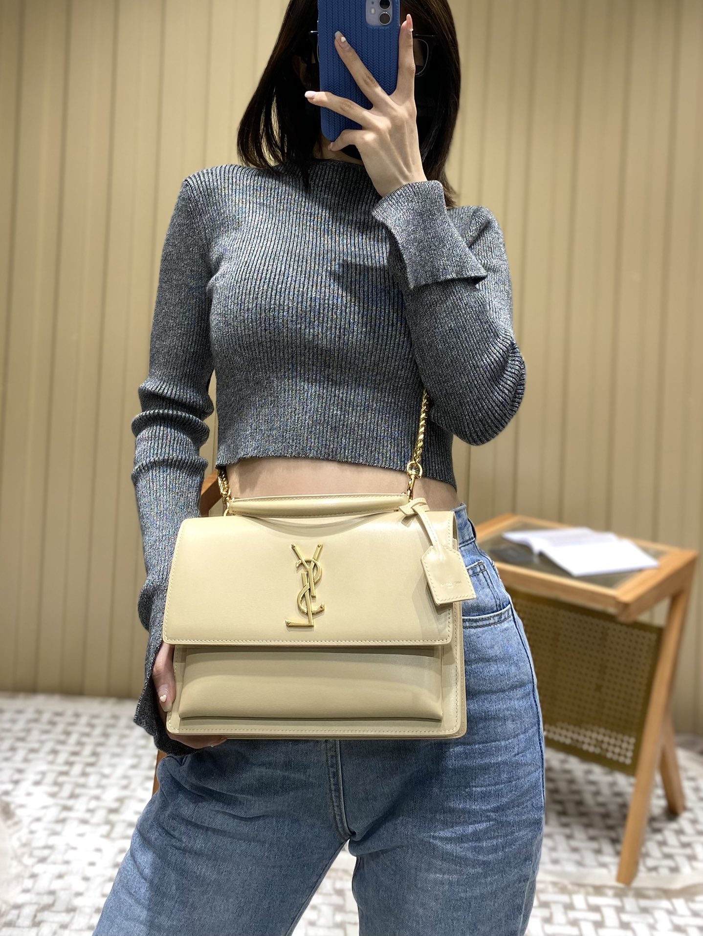 YSL ๐๐๐ฌ ๐ข๐๐๐๐ช๐ข ๐จ๐ช๐ฃ๐จ๐๐ฉ 25CM ็็ญพ็บนๆฅ่ฝๅ
634723ๅฅถๆ่ฒ/้ๆฃ