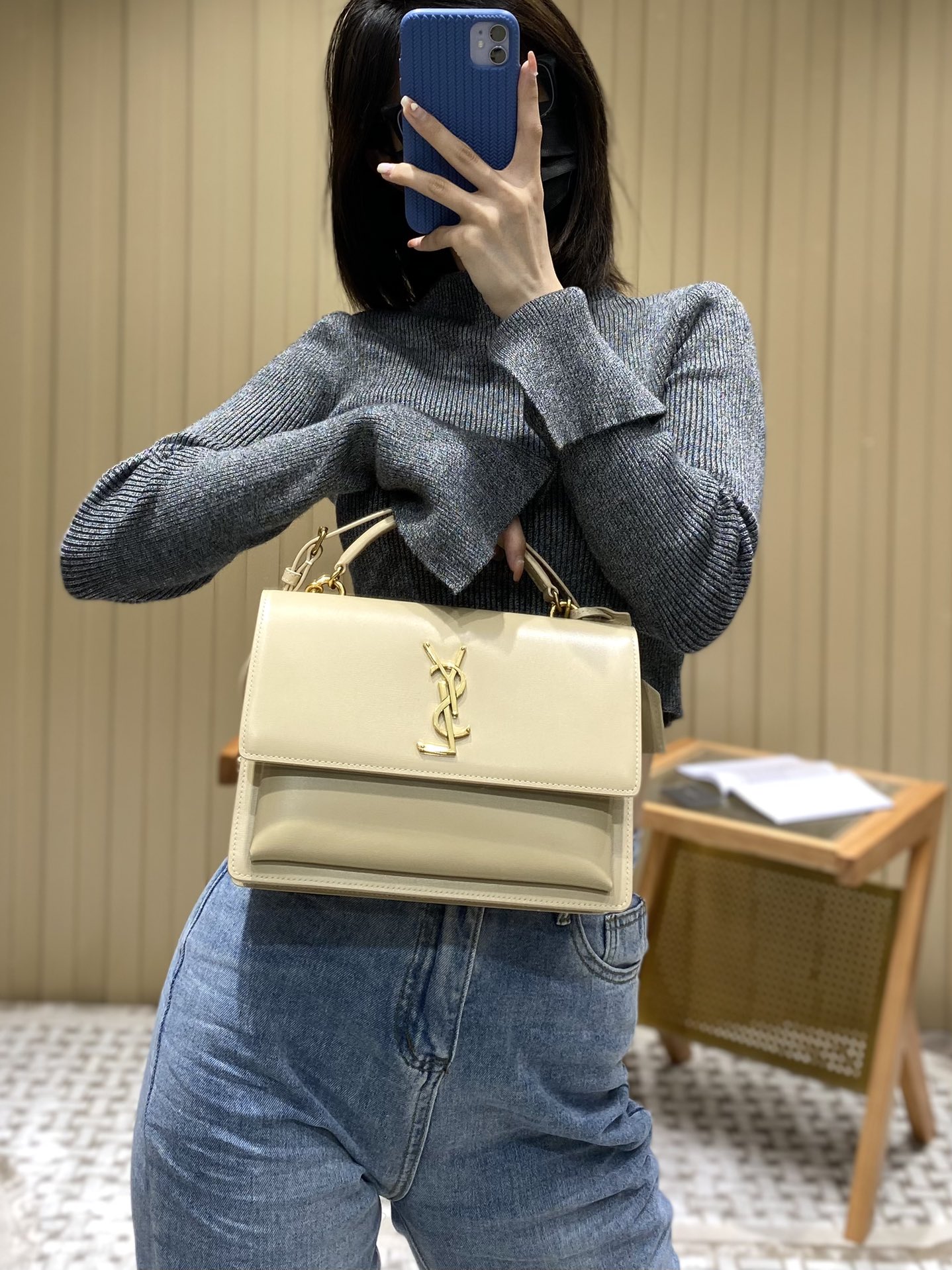 YSL ๐๐๐ฌ ๐ข๐๐๐๐ช๐ข ๐จ๐ช๐ฃ๐จ๐๐ฉ 25CM ็็ญพ็บนๆฅ่ฝๅ
634723ๅฅถๆ่ฒ/้ๆฃ