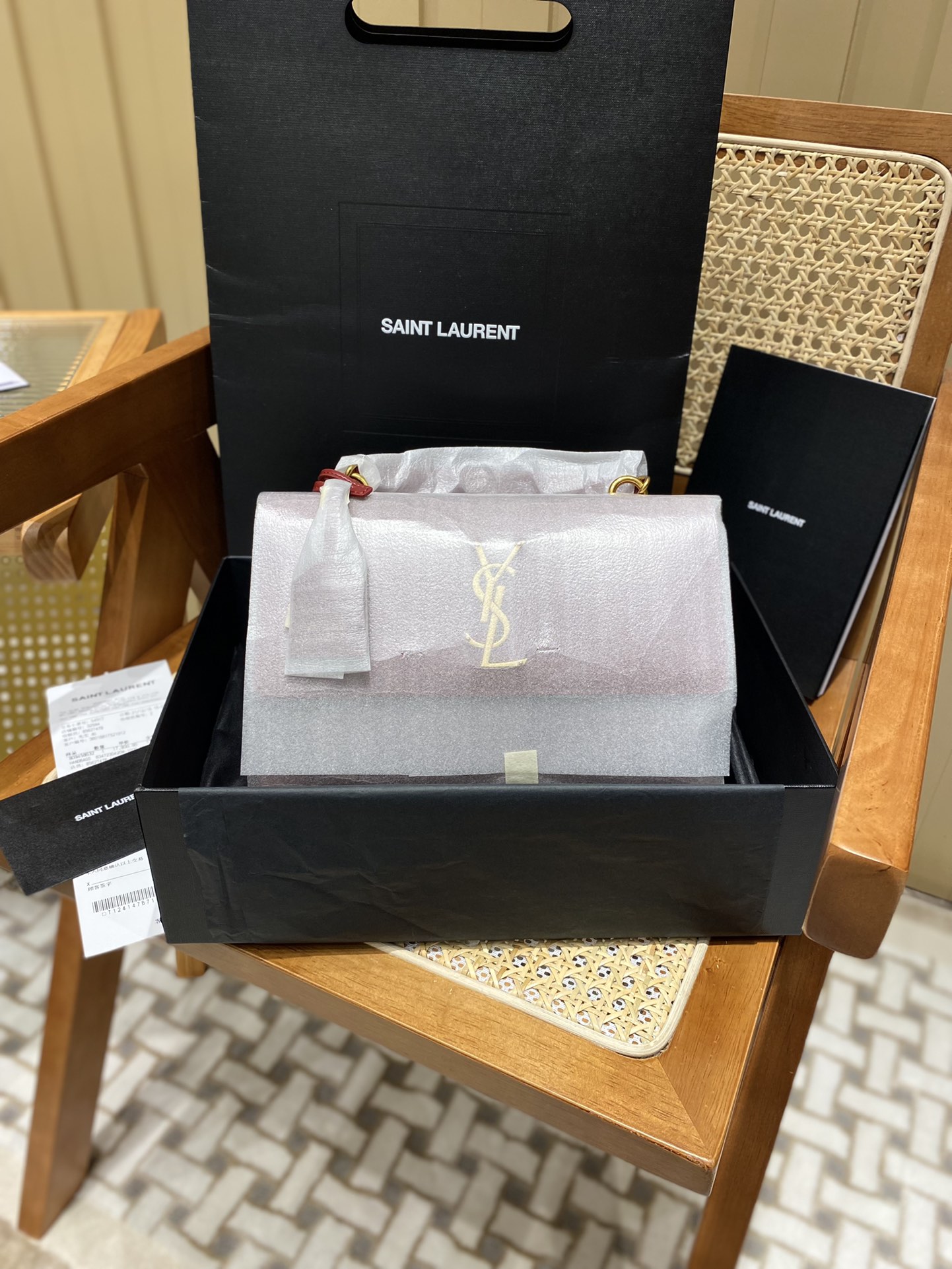 YSL 𝙉𝙚𝙬 𝙢𝙚𝙙𝙞𝙪𝙢 𝙨𝙪𝙣𝙨𝙚𝙩 25CM 牙签纹日落包 634723酒红色/金扣