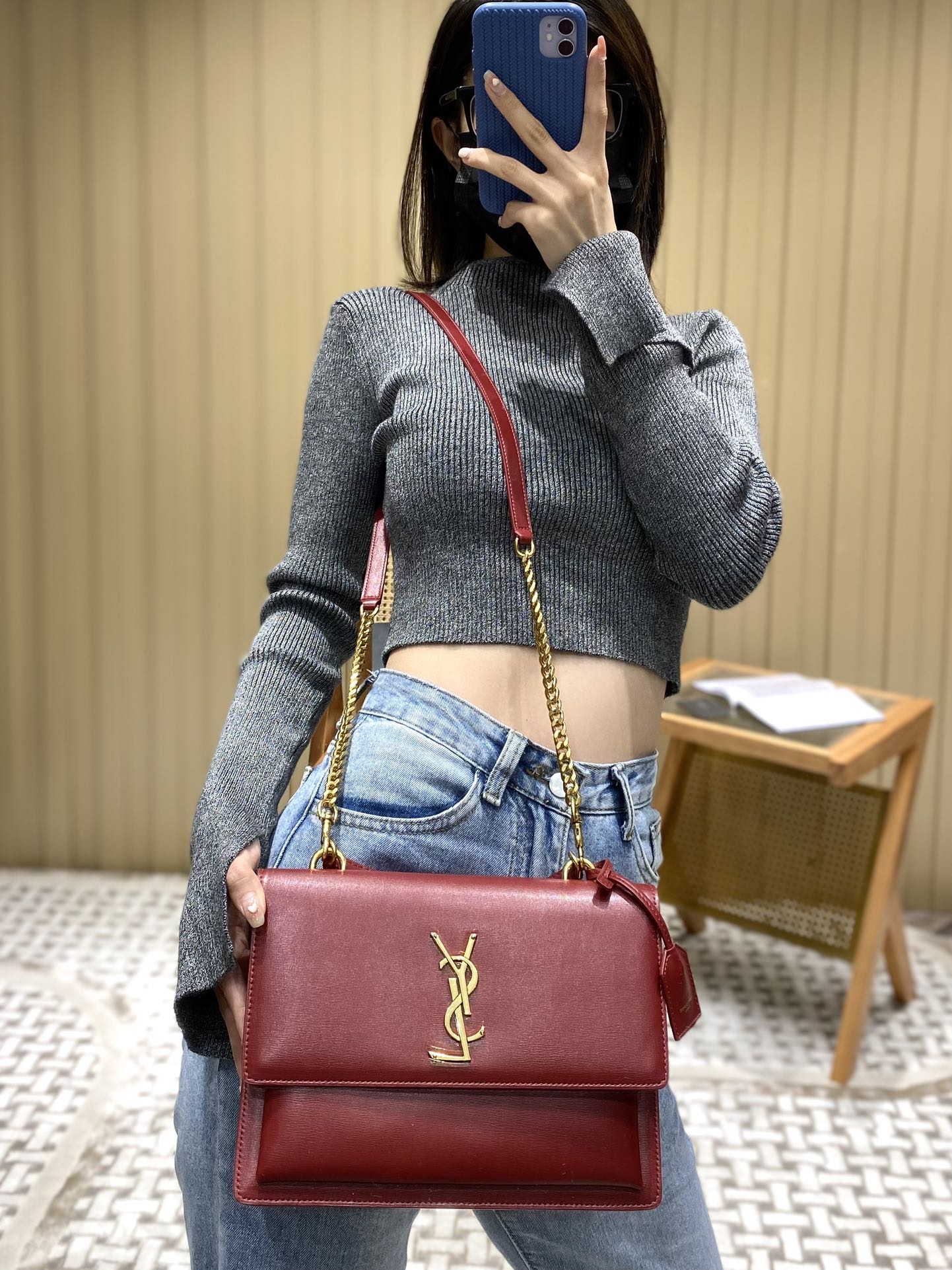 YSL 𝙉𝙚𝙬 𝙢𝙚𝙙𝙞𝙪𝙢 𝙨𝙪𝙣𝙨𝙚𝙩 25CM 牙签纹日落包 634723酒红色/金扣