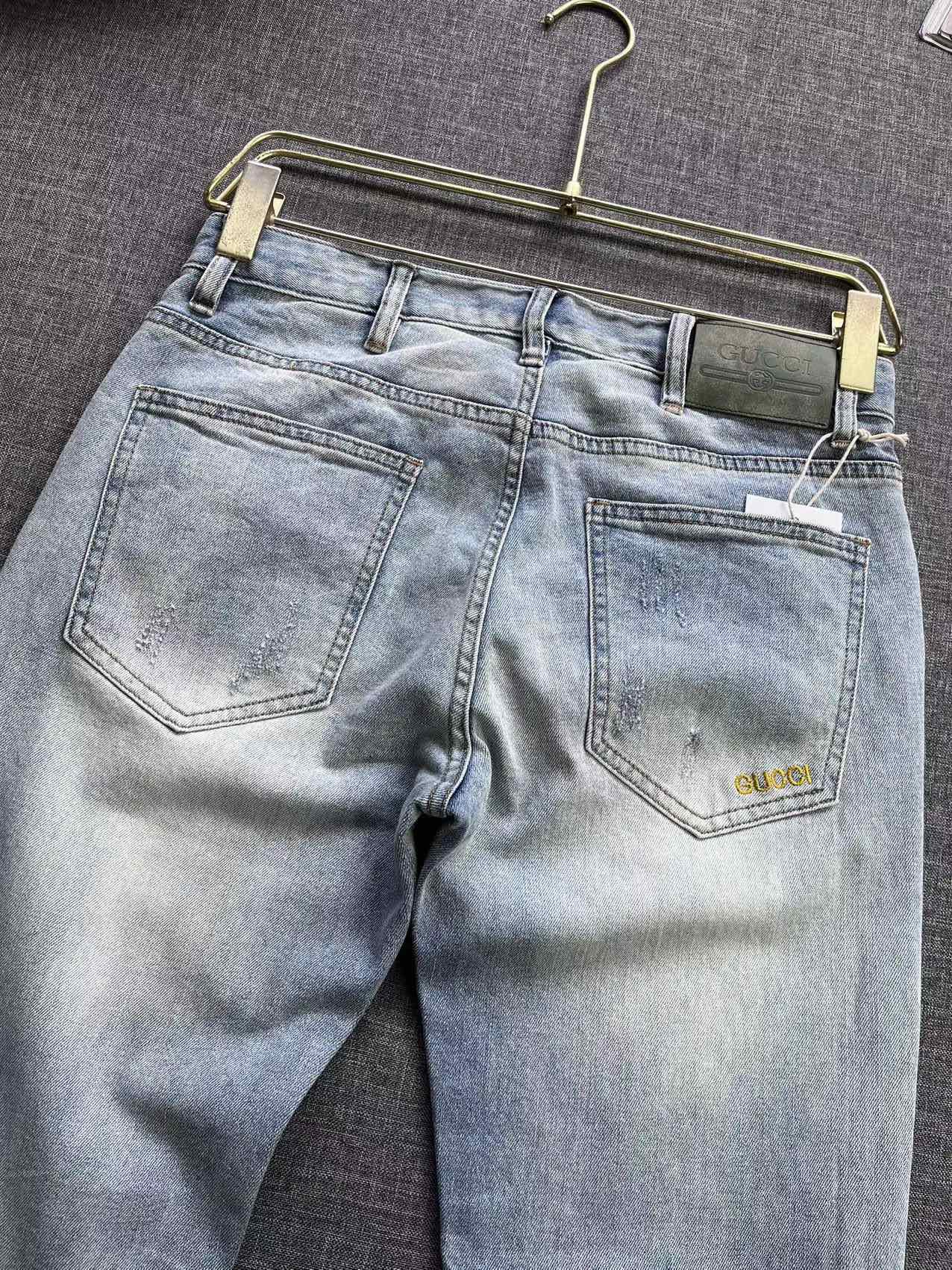 Gu男士时装款限量浅色丹宁牛仔裤