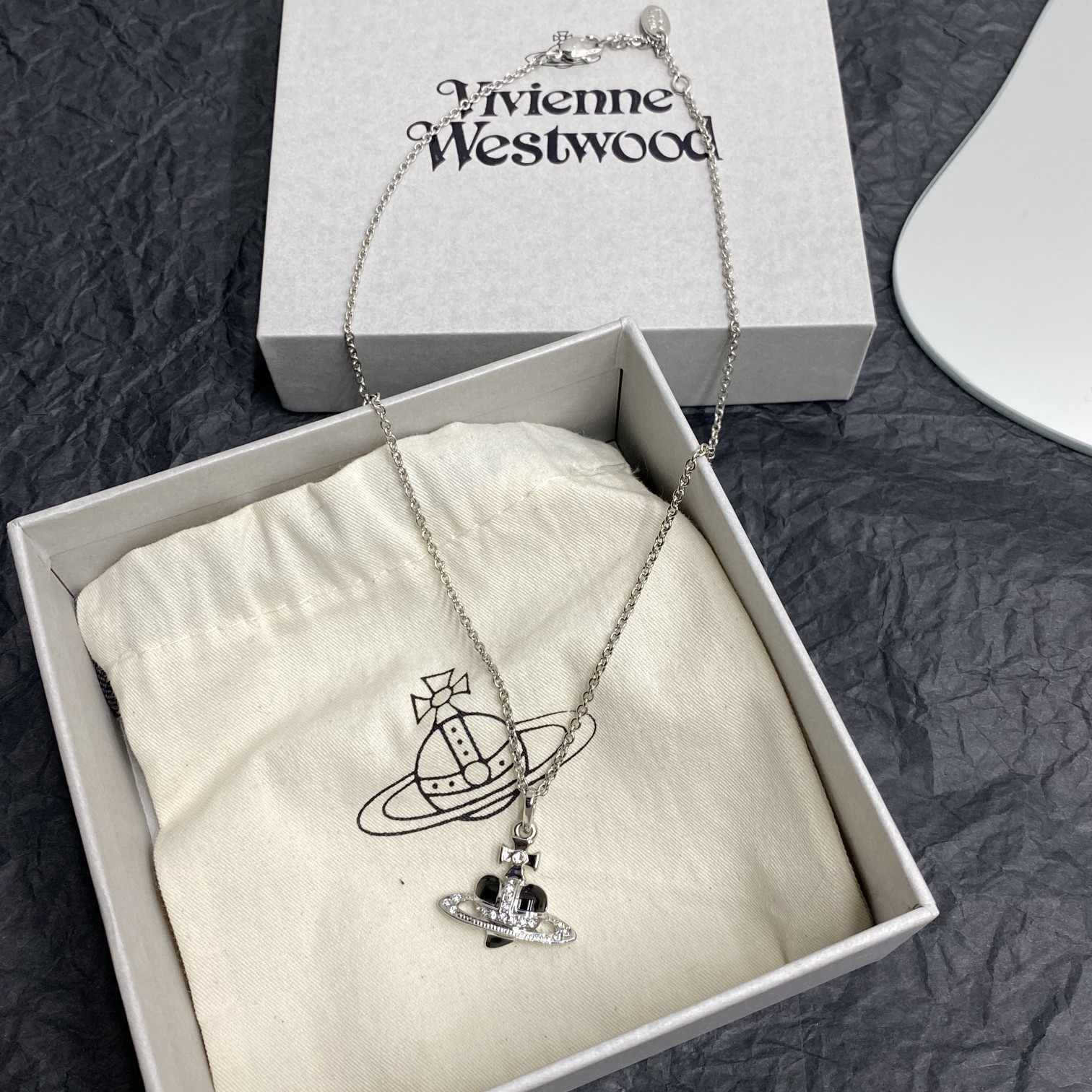 NO:103205,The Queen Mother of the Cities Love Necklace The Queen Mother of the Cities, which has become popular all over the Internet, has been arranged. As the mother of punk in the fashion industry, the Queen Mother of the Cities jewelry is salty or sweet, and the love necklace is too gentle. The whole beauty is beautiful with a small skirt~ The little fairies are rushing to duck. Size 47cm, Queen Mother of the Cities Necklace, skirts, necklace19860909西太后爱心项链 火遍全网的西太后安排上了～作为时装届的朋克之母,西太后首饰都是可盐可甜,爱心项链也太温柔了吧搭配小裙子整个美住～小仙女们冲鸭 尺寸47cm,西太后项链,skirts,necklace,Jewelry