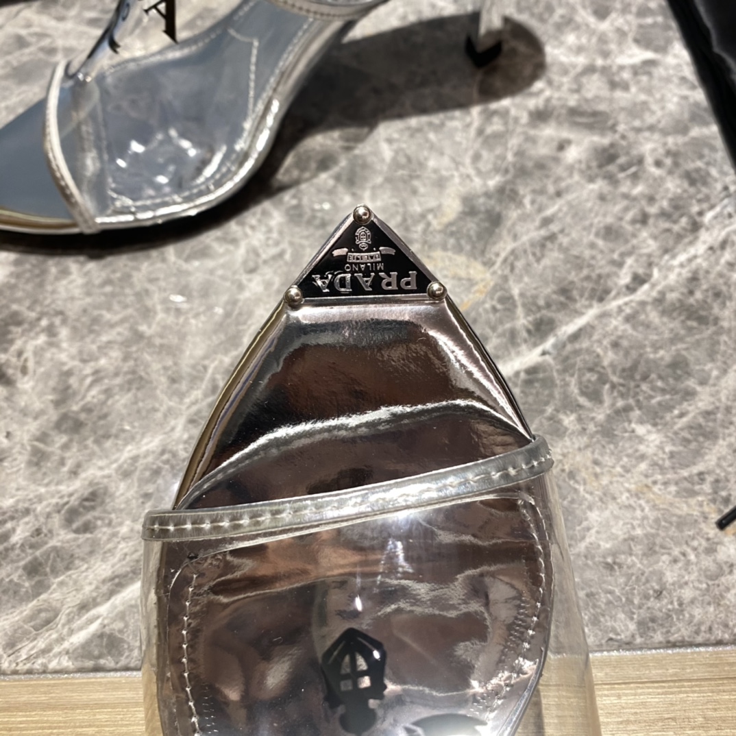 Top del mercadoPrada/Prada 2022primavera/novedad veranoEl estilo vintage da un aire diferente al sen