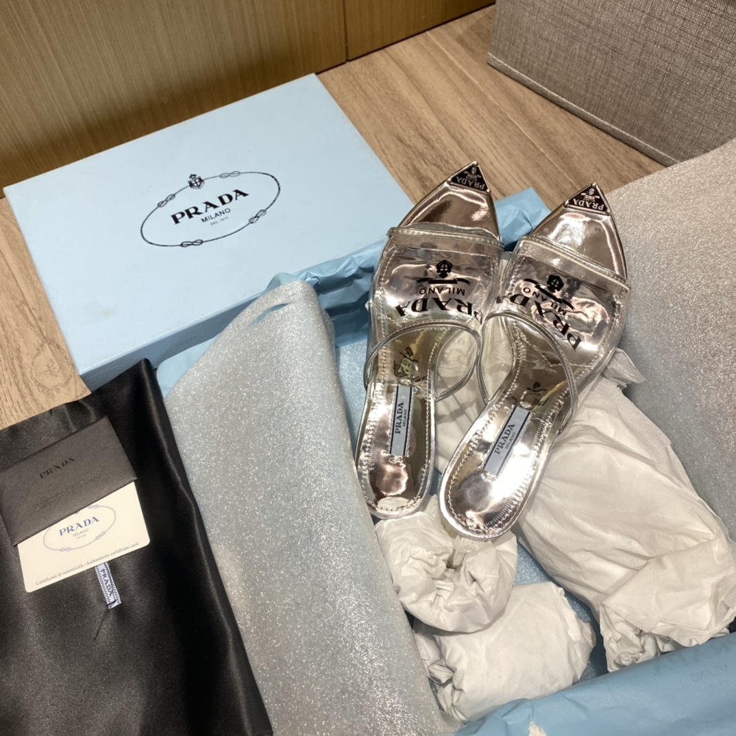 Top del mercadoPrada/Prada 2022primavera/novedad veranoEl estilo vintage da un aire diferente al sen