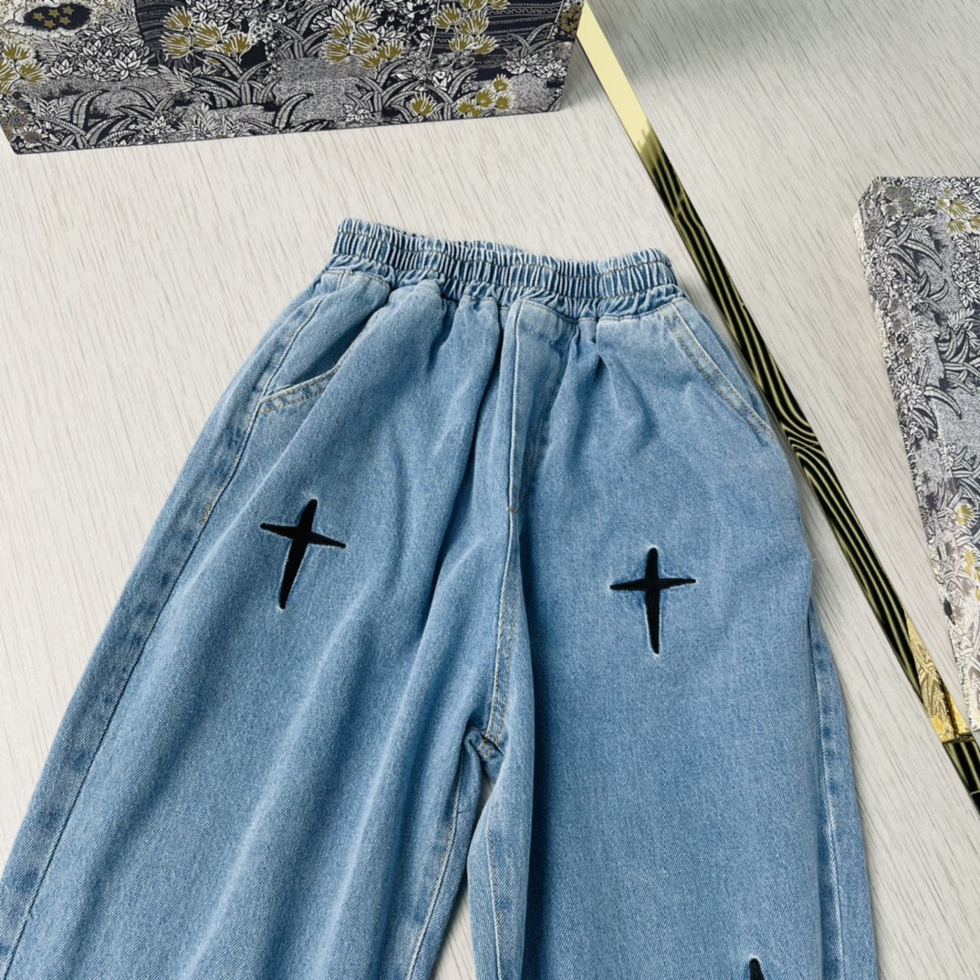 “Chrome Hearts Kids Jeans: Imported Custom Fabric, Soft and Comfy, All Sizes Available” - 图片 4