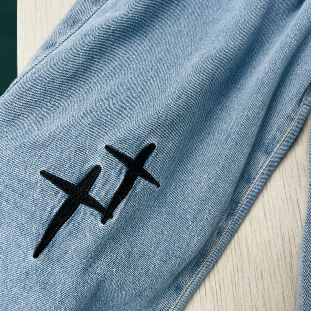 “Chrome Hearts Kids Jeans: Imported Custom Fabric, Soft and Comfy, All Sizes Available” - 图片 6