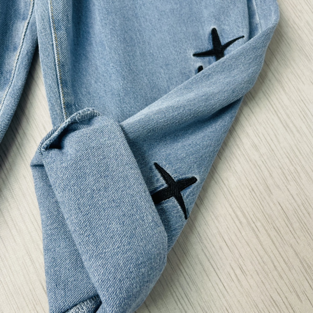 “Chrome Hearts Kids Jeans: Imported Custom Fabric, Soft and Comfy, All Sizes Available” - 图片 7
