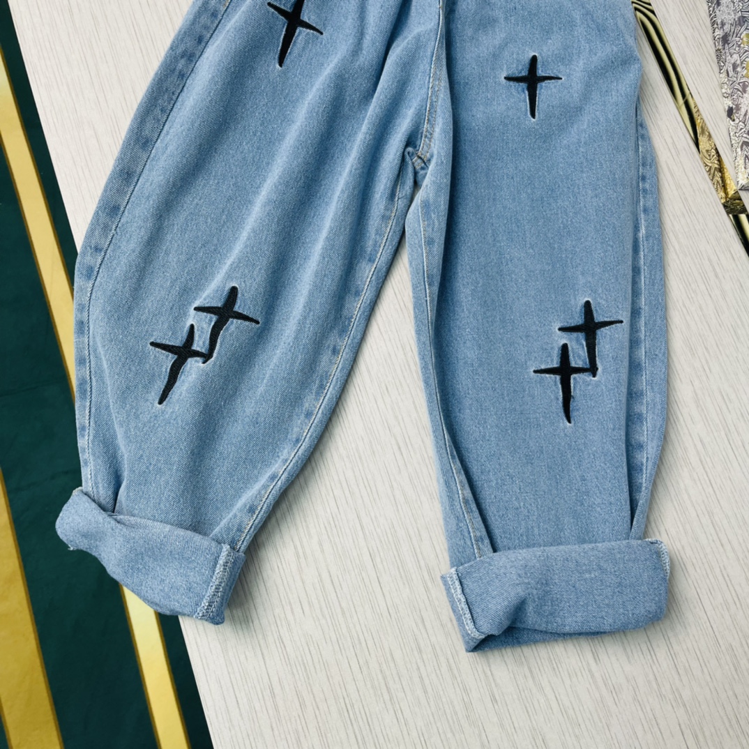 “Chrome Hearts Kids Jeans: Imported Custom Fabric, Soft and Comfy, All Sizes Available” - 图片 5