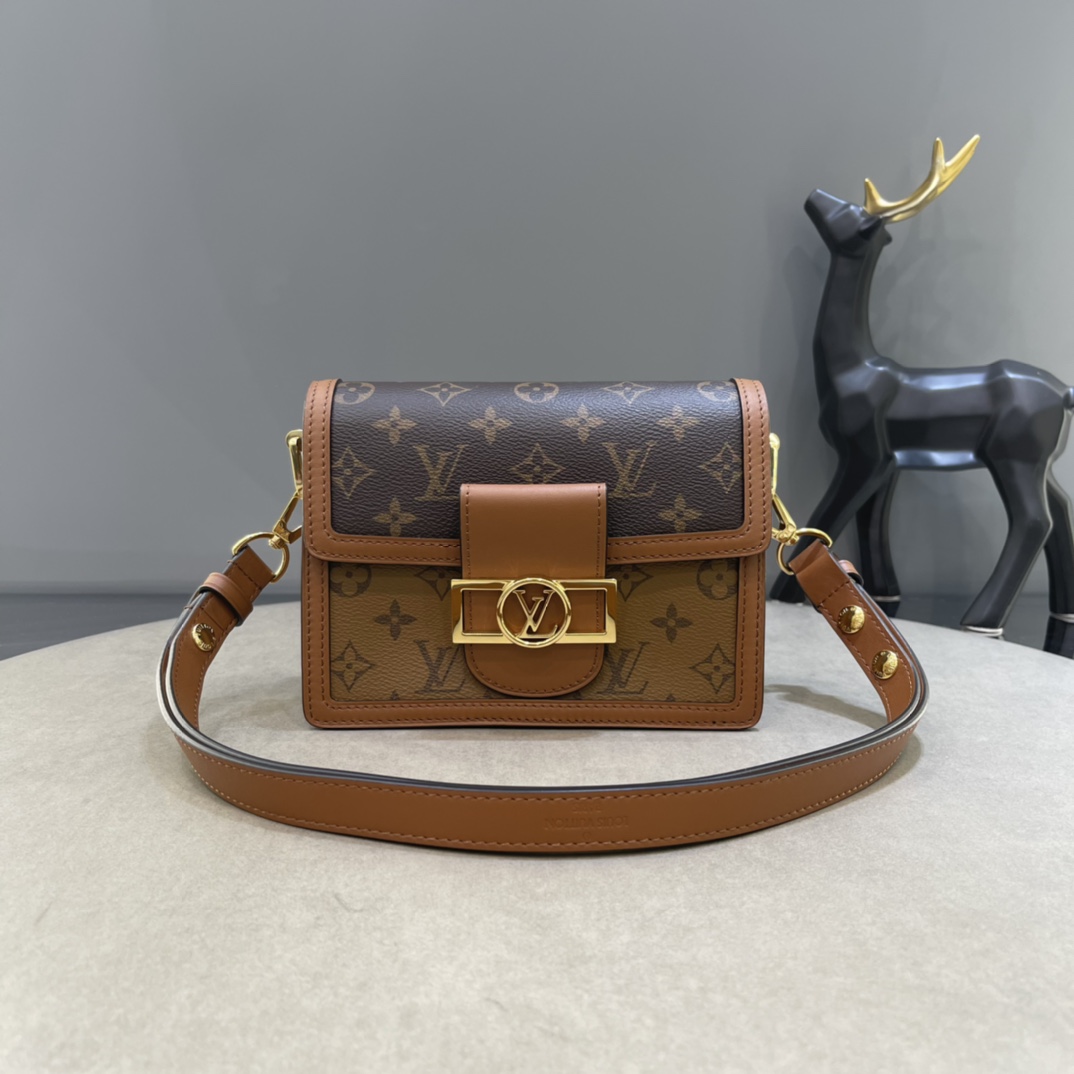 Louis Vuitton LV Dauphine Handbags Messenger Bags Monogram Canvas Spring Collection Fashion M44580