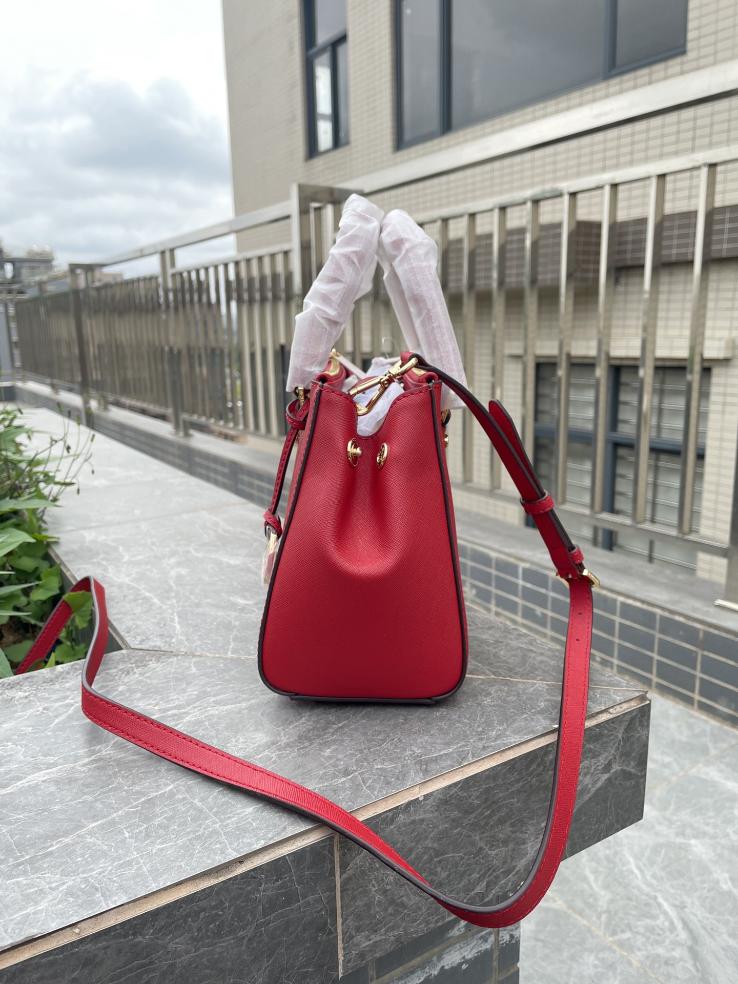 Michael Kors Mk 小号双拉链 杀手包 十字纹牛皮 单肩斜挎手提包 、 又奢华 令女人特质尽显