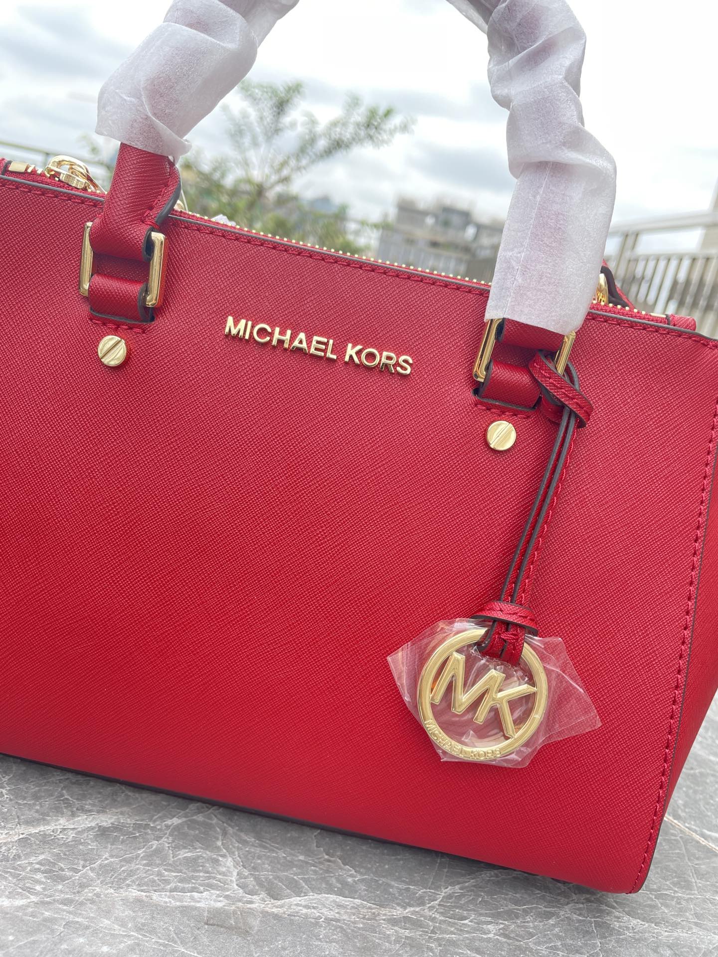 Michael Kors Mk 小号双拉链 杀手包 十字纹牛皮 单肩斜挎手提包 、 又奢华 令女人特质尽显