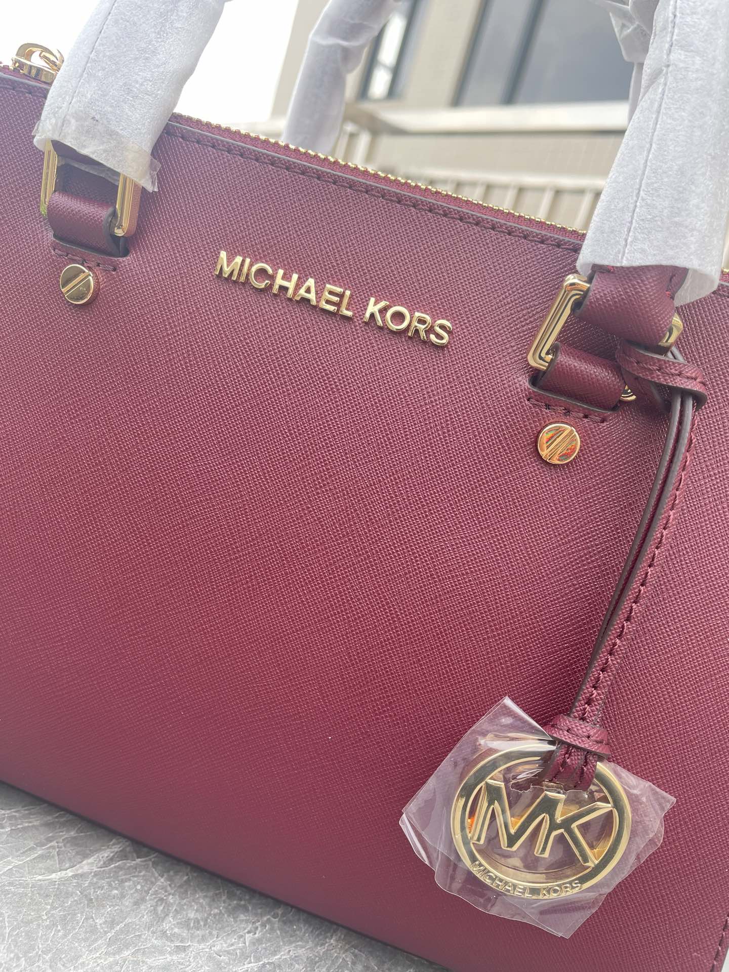 Michael Kors Mk 小号双拉链 杀手包 十字纹牛皮 单肩斜挎手提包 、 又奢华 令女人特质尽显