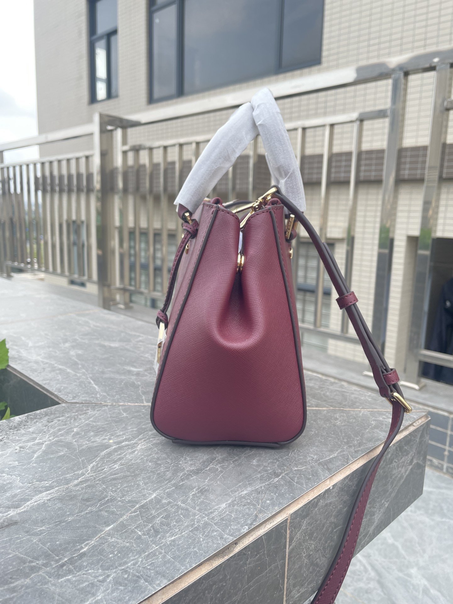 Michael Kors Mk 小号双拉链 杀手包 十字纹牛皮 单肩斜挎手提包 、 又奢华 令女人特质尽显