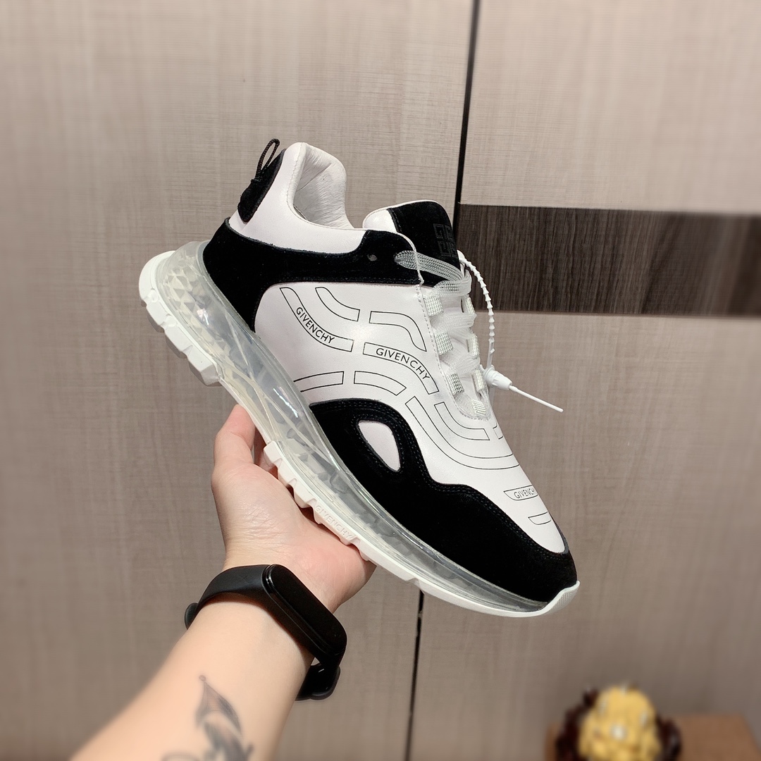 J5   原版1:1  纪梵希 Givenchy * 官网•同款高•版本最新•爆款休闲鞋，专柜1:1。顶端品牌[勾引]奢侈～代购，顶级～质量。占专柜同卖产品[强]鞋面選用进口透气牛皮材质➕透气羊皮内里•精细做工。原版个性时尚柔软橡膠耐磨防滑大底，上脚轻巧舒适，实物拍摄🎬實物更好看，广州码: 38-44，3️⃣色