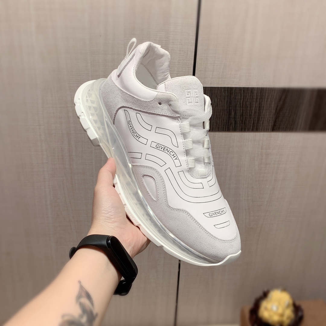 J5   原版1:1  纪梵希 Givenchy * 官网•同款高•版本最新•爆款休闲鞋，专柜1:1。顶端品牌[勾引]奢侈～代购，顶级～质量。占专柜同卖产品[强]鞋面選用进口透气牛皮材质➕透气羊皮内里•精细做工。原版个性时尚柔软橡膠耐磨防滑大底，上脚轻巧舒适，实物拍摄🎬實物更好看，广州码: 38-44，3️⃣色