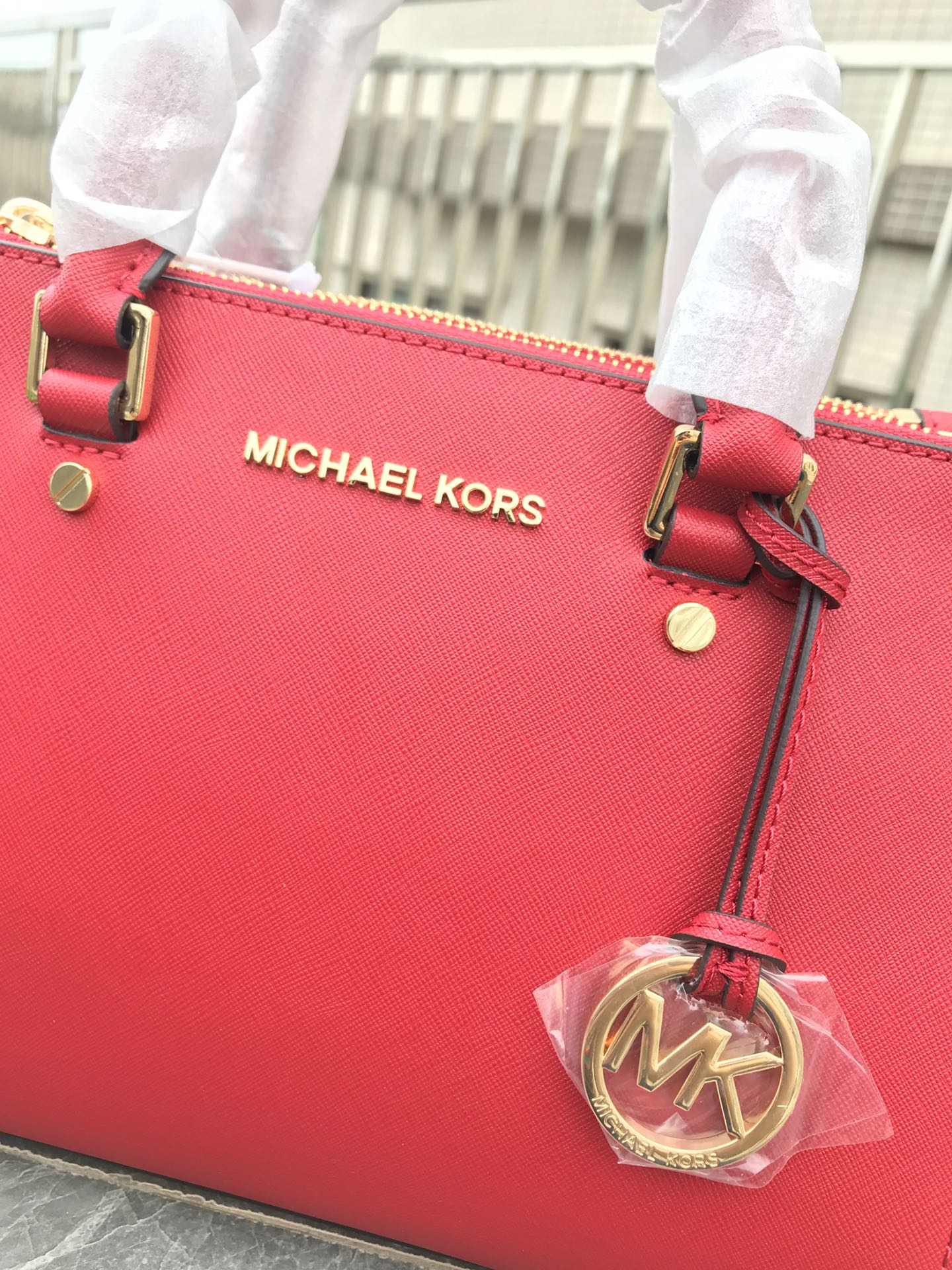 Michael Kors Mk 小号双拉链 杀手包 十字纹牛皮 单肩斜挎手提包 、 又奢华 令女人特质尽显