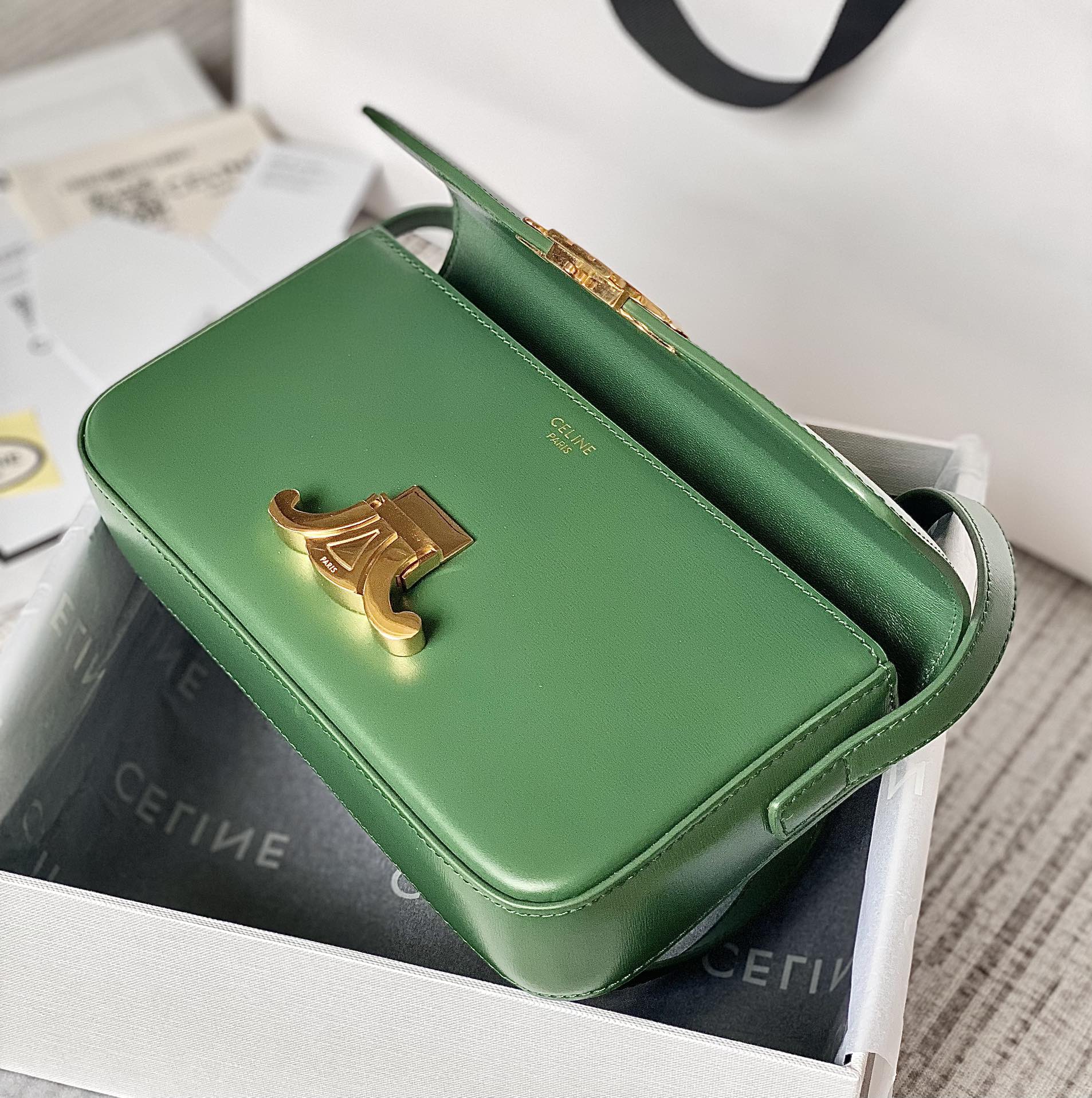 CELINE赛琳凯旋门全皮系列小牛皮肩背包194143