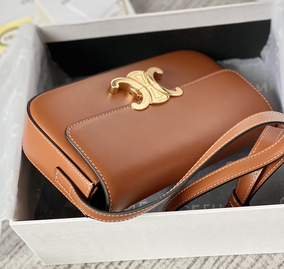 CELINE赛琳凯旋门全皮系列小牛皮肩背包194143