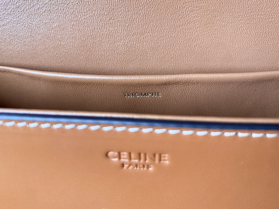 CELINE赛琳凯旋门全皮系列小牛皮肩背包194143