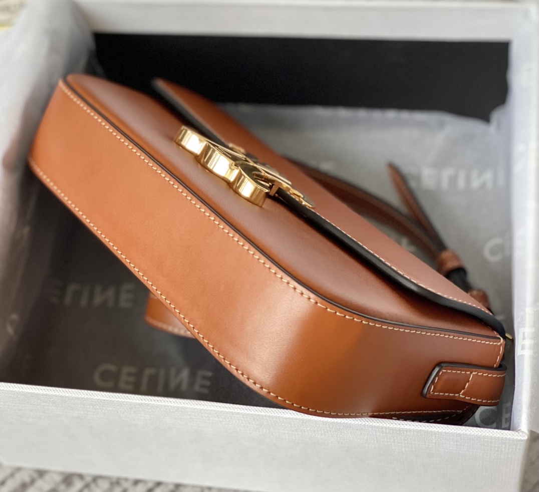 CELINE赛琳凯旋门全皮系列小牛皮肩背包194143