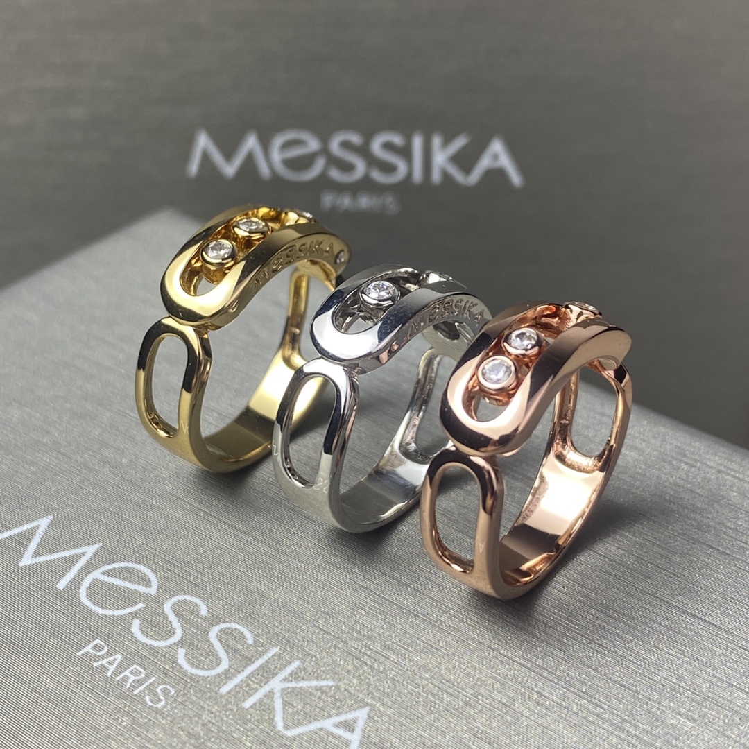  Messika梅西卡戒指满钻戒指😘 Messika 以其最著名的工艺『移动的钻石』而闻名，中间的钻石是