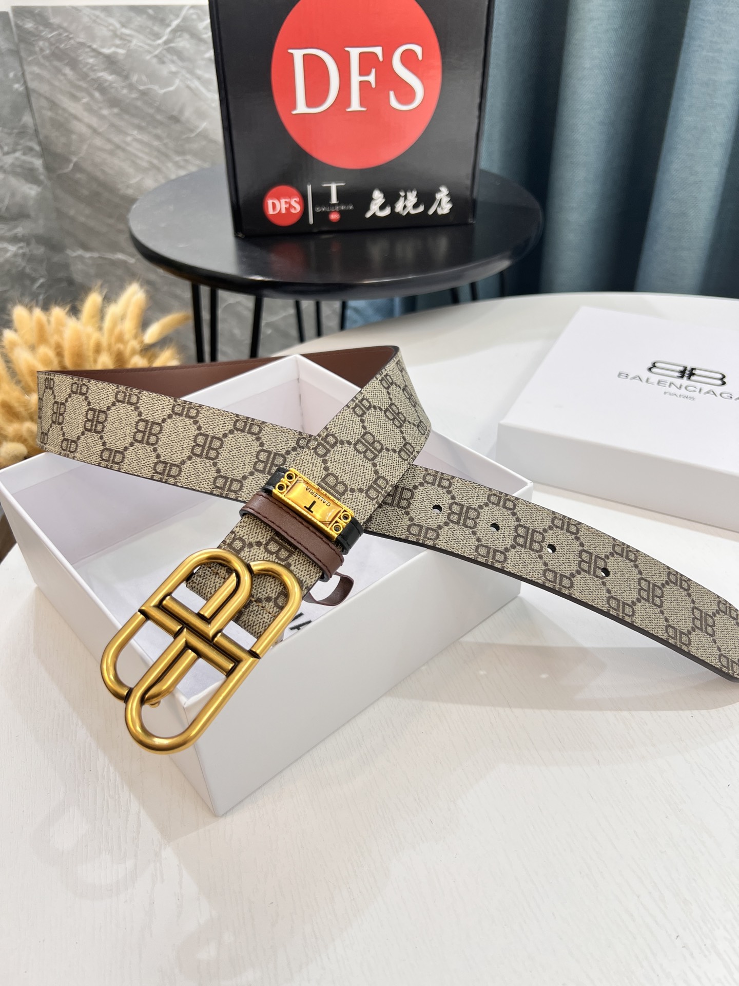 巴黎世家香港免税T礼盒标仿古做旧五金