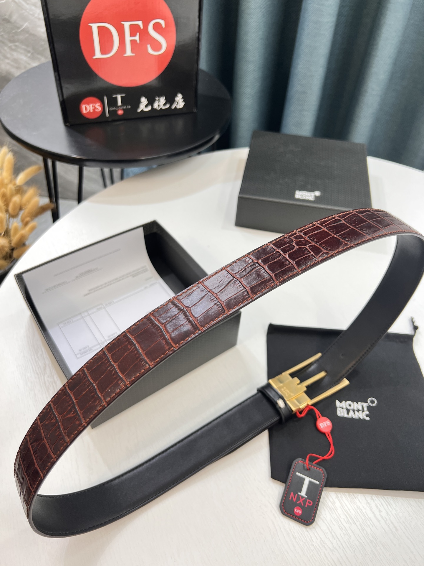 万宝龙男士皮带 新款 z原厂牛皮头层 鳄鱼纹定制牛皮纹 拉丝精钢针扣五金