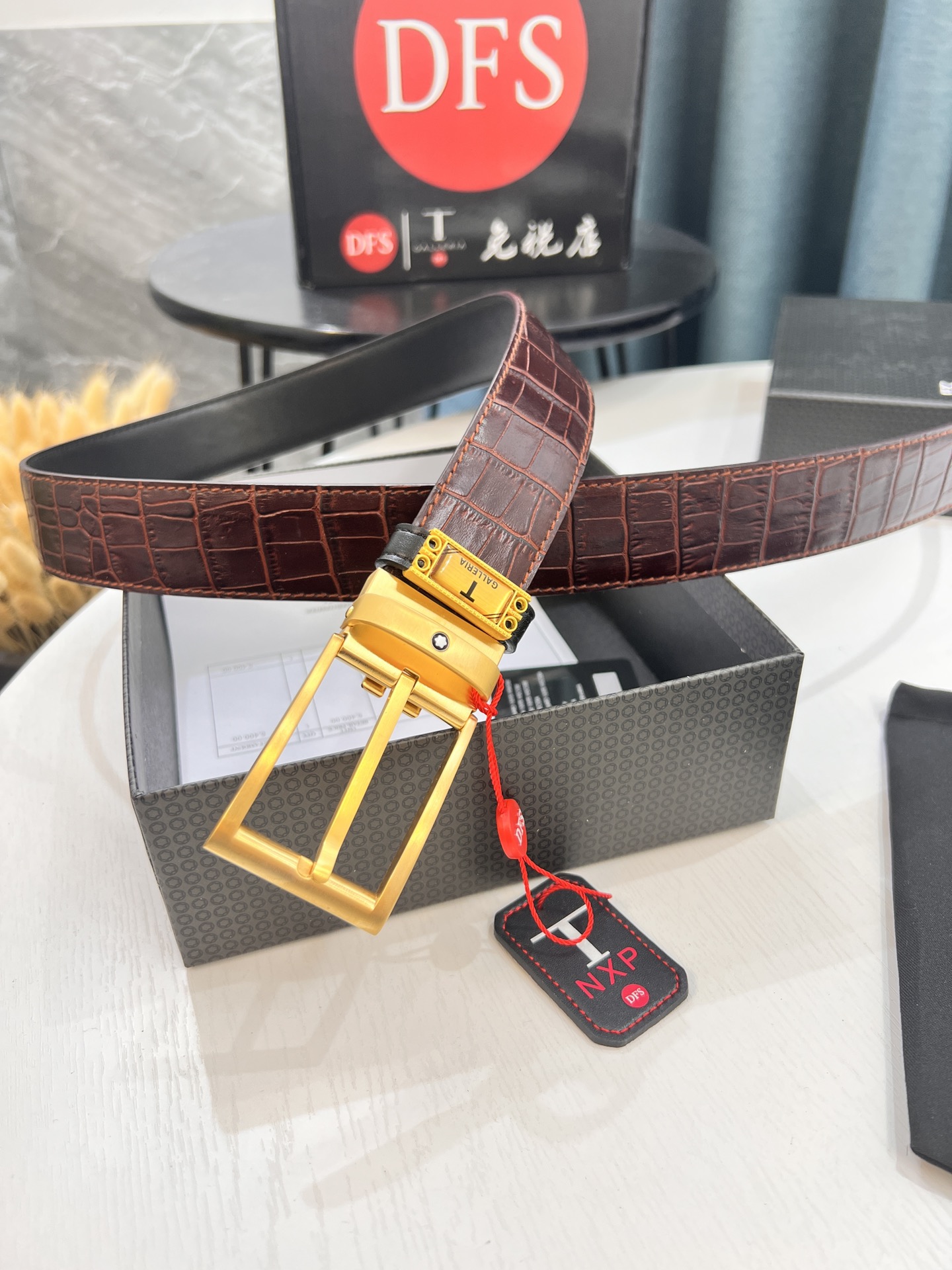 万宝龙男士皮带 新款 z原厂牛皮头层 鳄鱼纹定制牛皮纹 拉丝精钢针扣五金