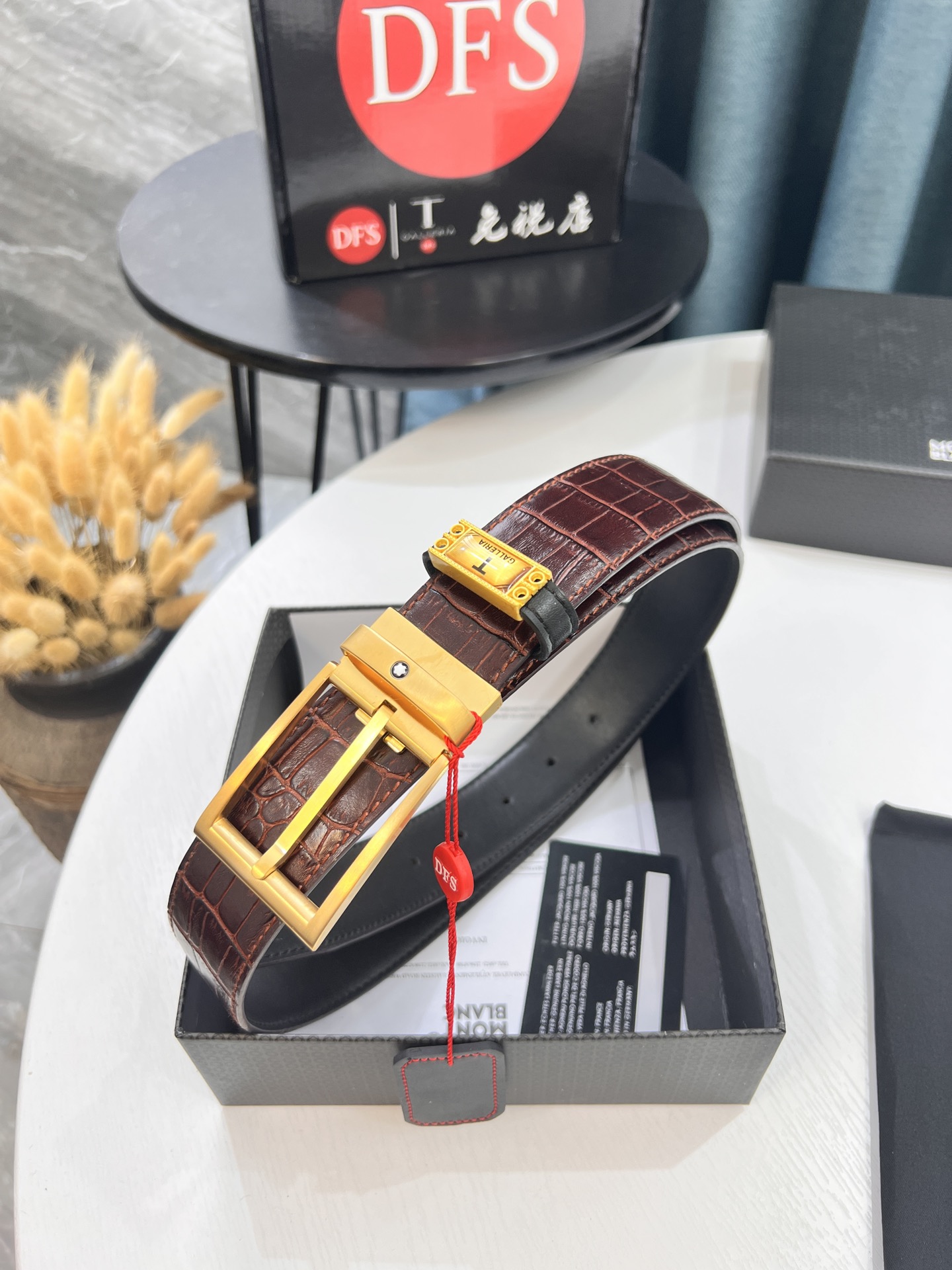 万宝龙男士皮带 新款 z原厂牛皮头层 鳄鱼纹定制牛皮纹 拉丝精钢针扣五金