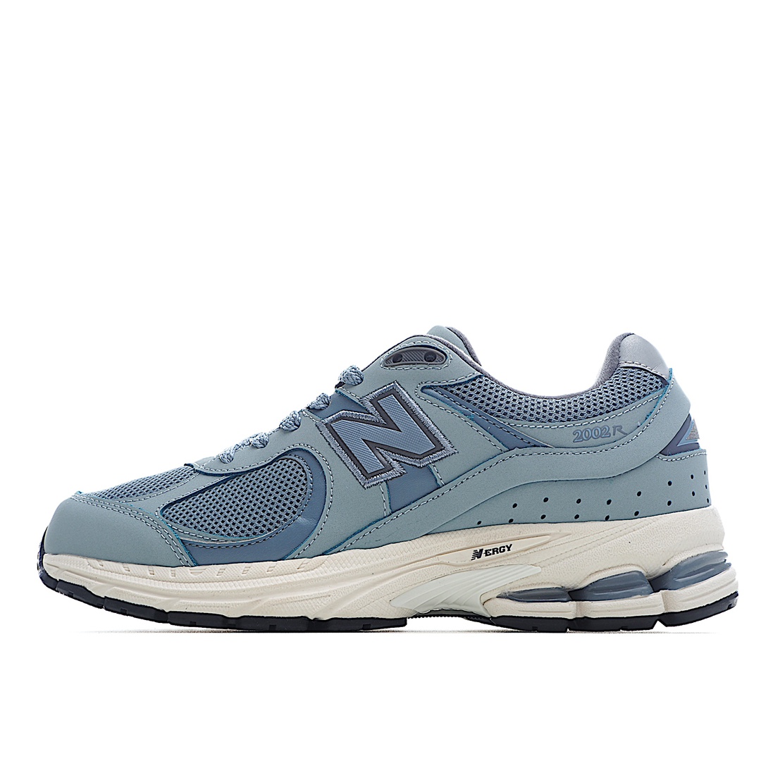 G5 公司级别 区分市面通货 New Balance 2002 复古休闲跑步鞋 反光 M 2002RBB最新出的 2002R系列，鞋款延续了经典科技，升级版N-ERGY缓震物料机能与材质上脚太舒适了，鞋面的柔软麂皮搭配尼龙网布，特别透气而且还复古感，不管是搭配牛仔裤还工装裤都是百搭