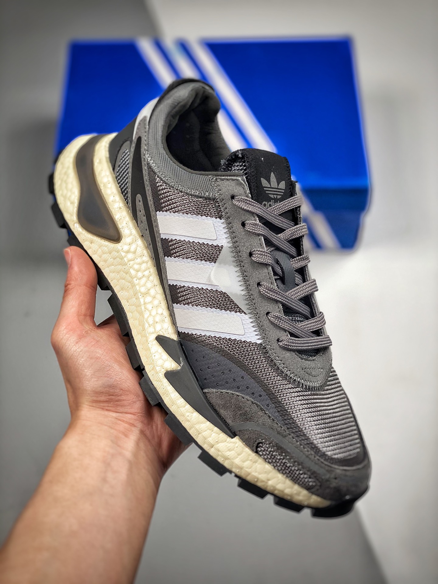 阿迪达斯Adidas Originals Retropy Boost 系列低帮复古爆米花缓震防滑休闲运动慢跑鞋 尺码：36 36⅔ 37⅓ 38 38⅔ 39⅓ 40 40⅔ 41⅓ 42 42⅔ 43⅓ 44 45l33