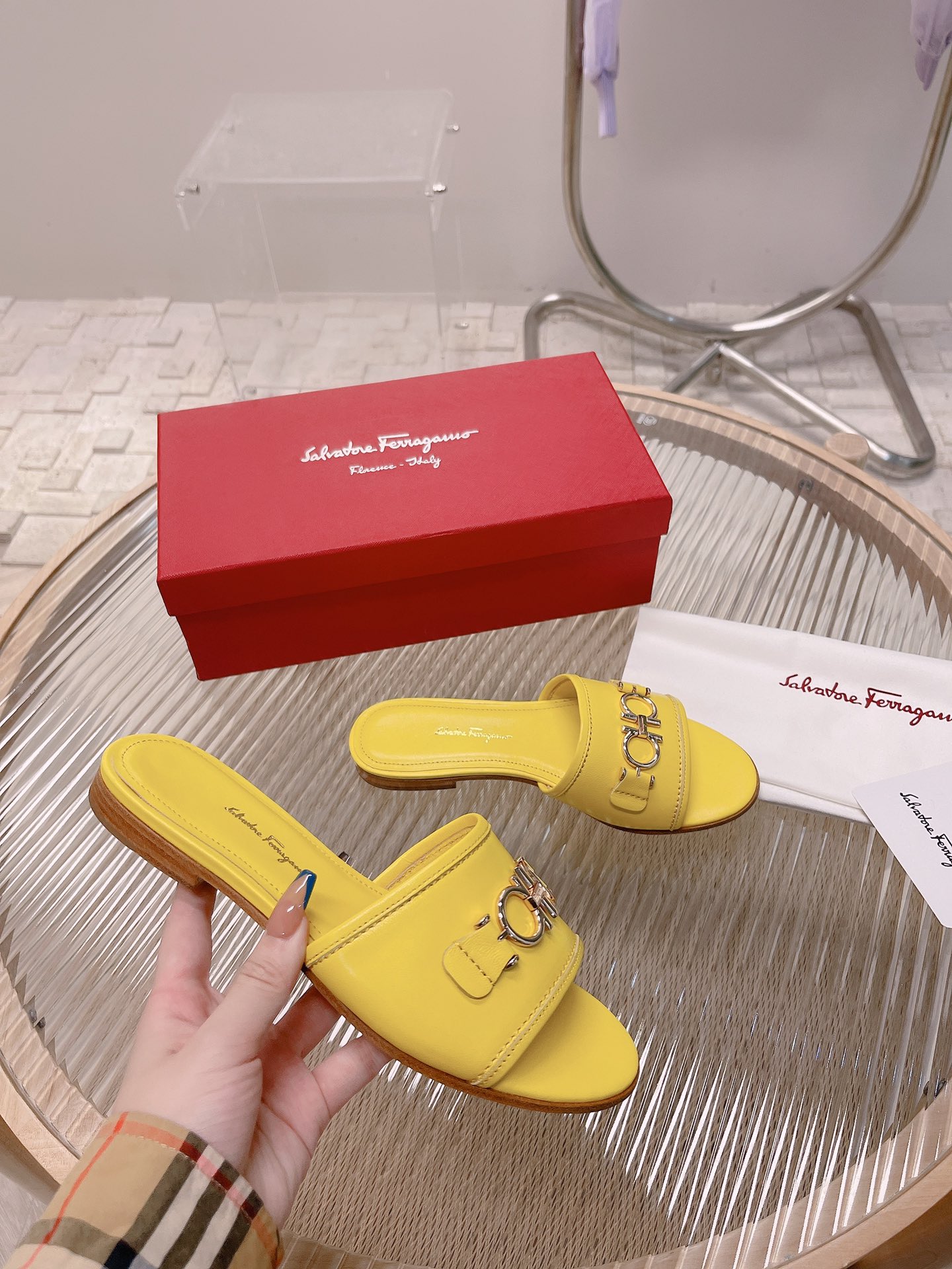 Ferragamo 2022 Spring/Summer Slippers: Customized Lamb-Skin with 3D Florist Design - 图片 6