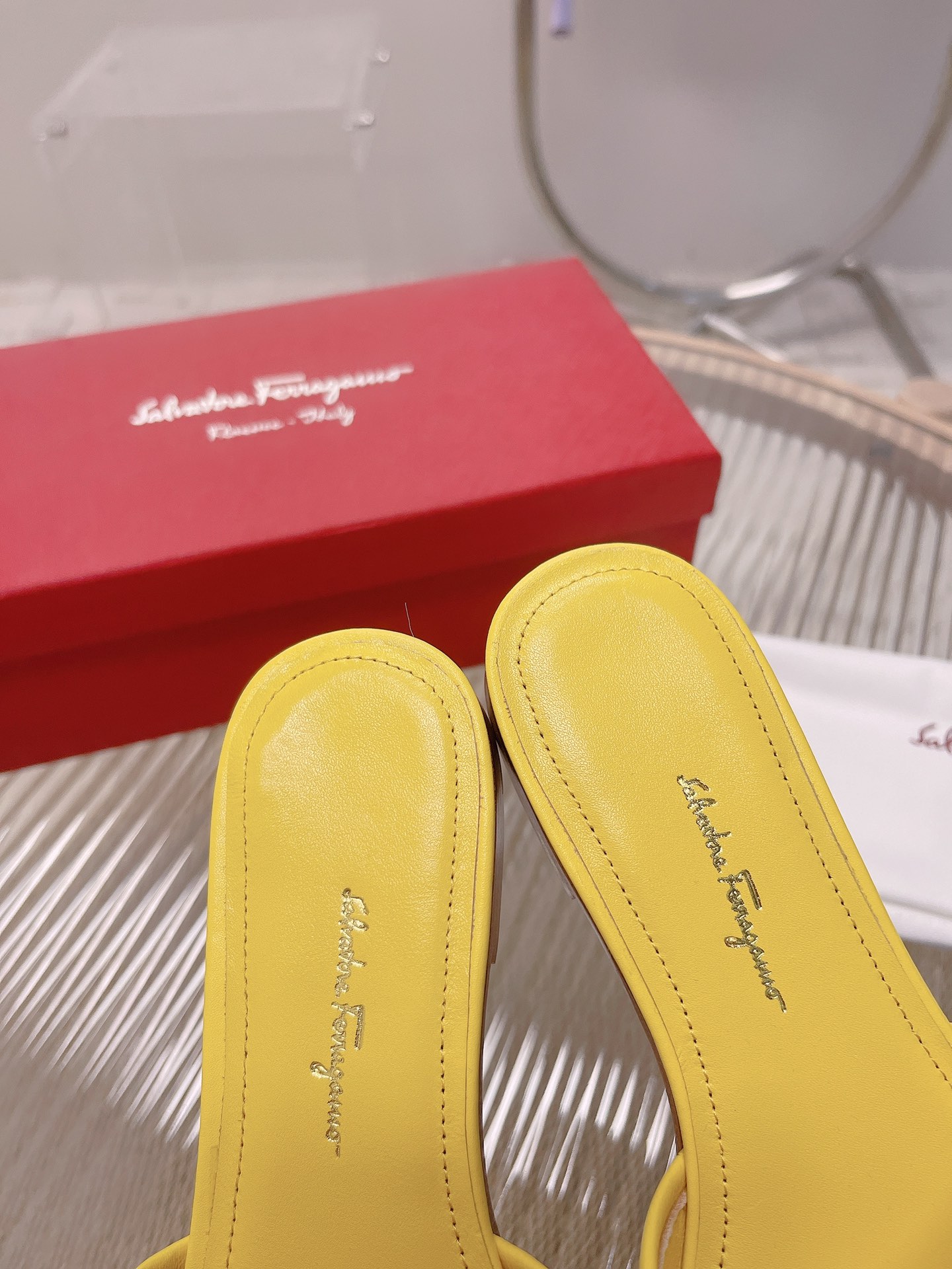 Ferragamo 2022 Spring/Summer Slippers: Customized Lamb-Skin with 3D Florist Design - 图片 8