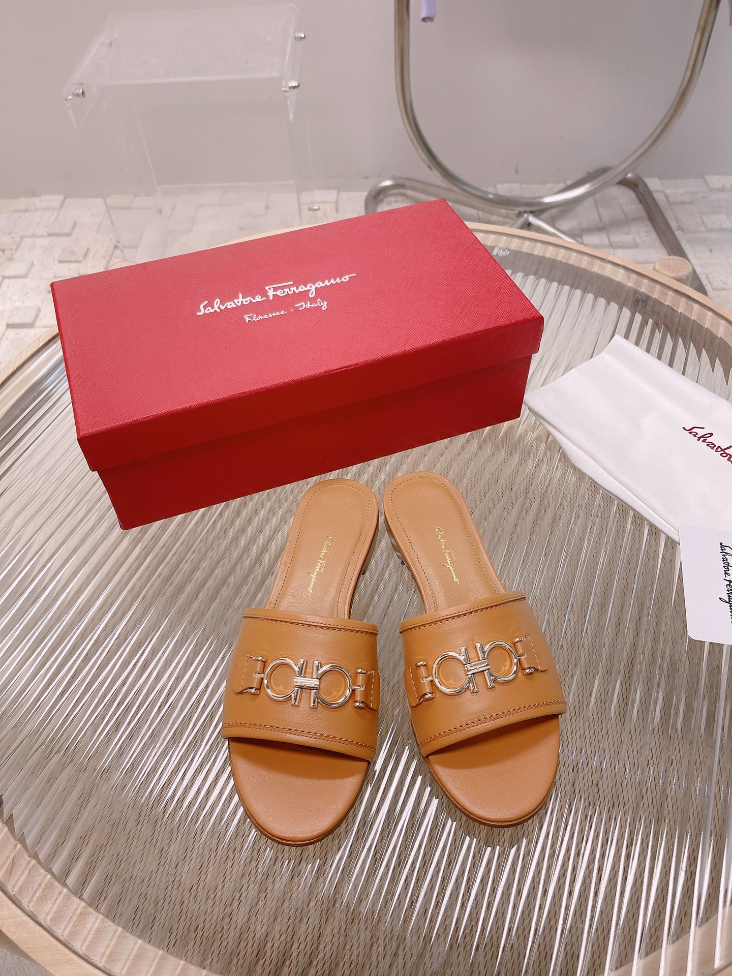 “Feragam 2022 Spring and Summer Shoes: Custom-made Soft 3D Design for a Good Mood”