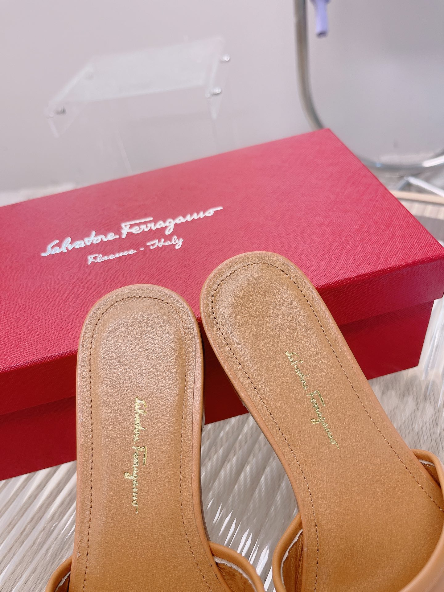 “Feragam 2022 Spring and Summer Shoes: Custom-made Soft 3D Design for a Good Mood” - 图片 9