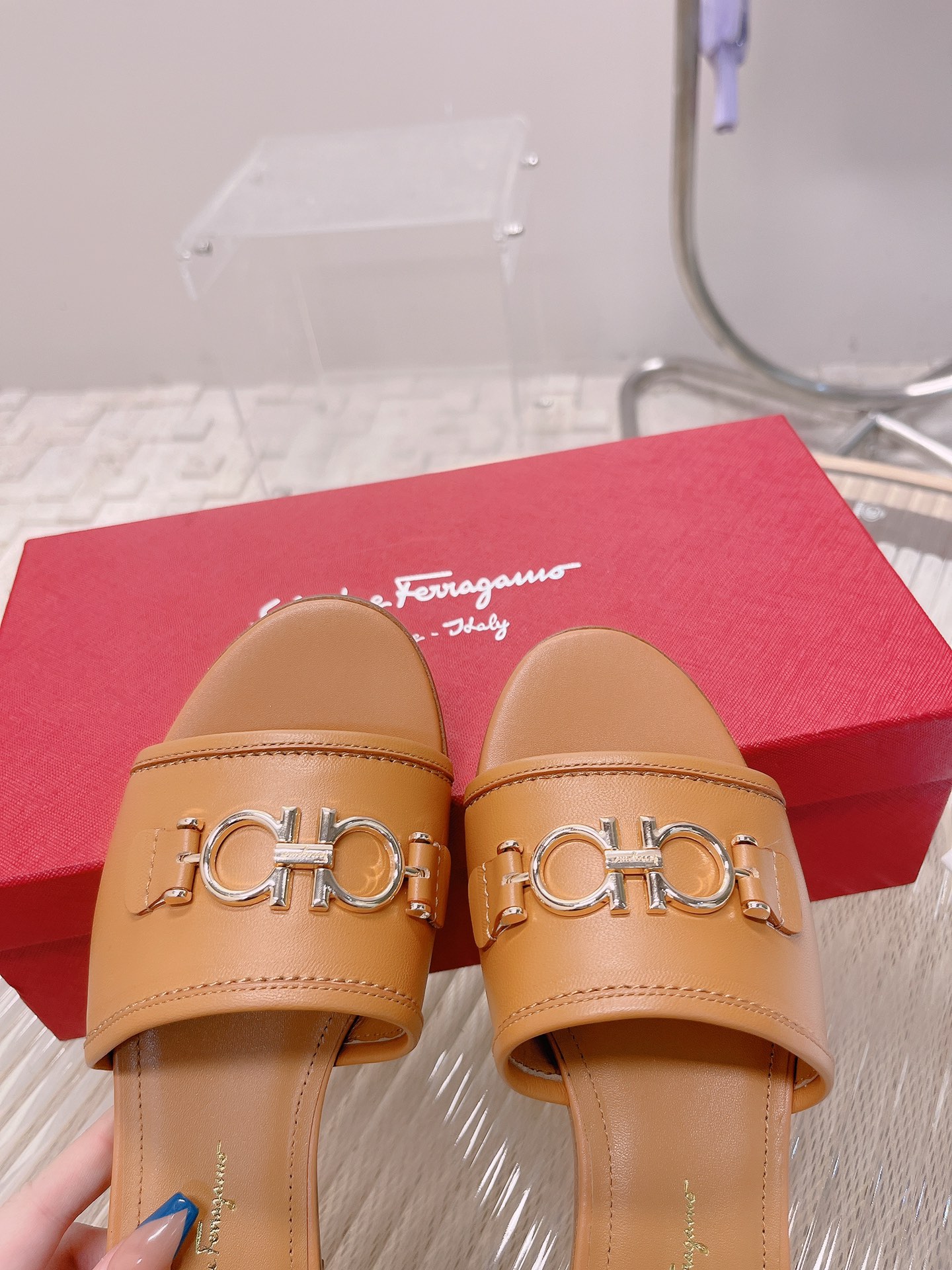 “Feragam 2022 Spring and Summer Shoes: Custom-made Soft 3D Design for a Good Mood” - 图片 8