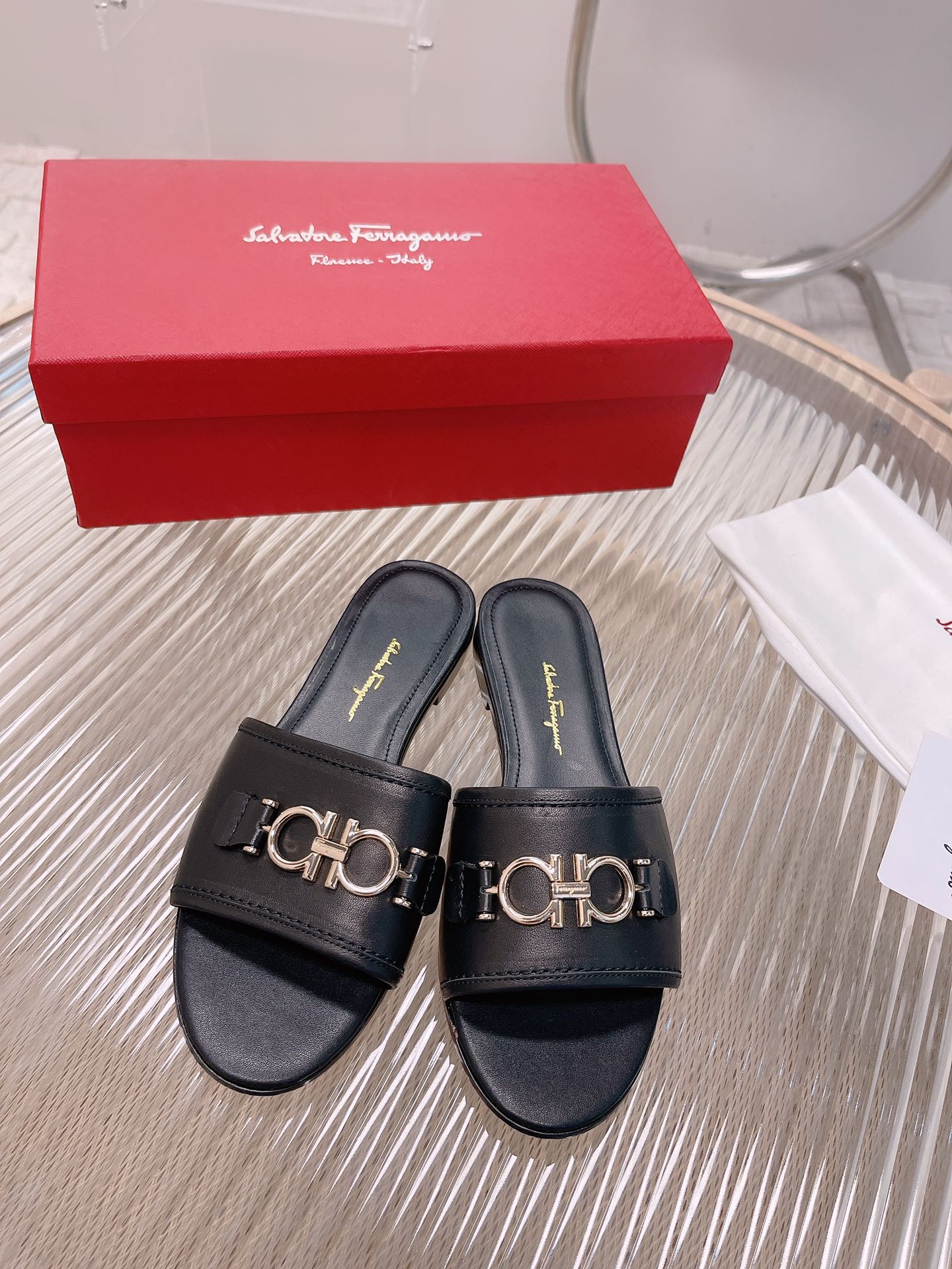 “2022 Feragam Slipper Line: Stylish Shoes in Sizes 35-40”