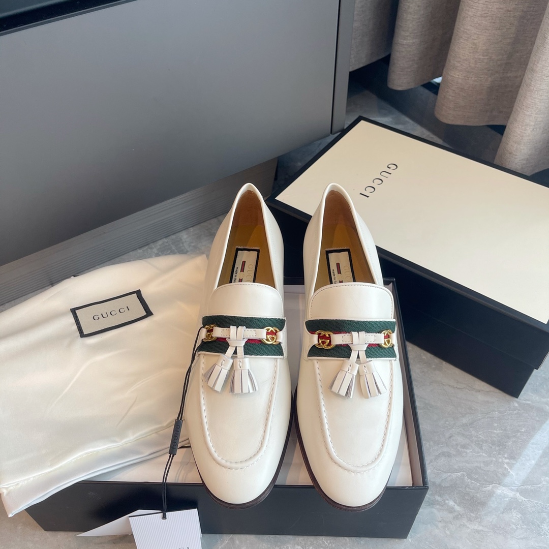 GUCCI 乐福鞋 白色牛皮 流苏 马衔扣
