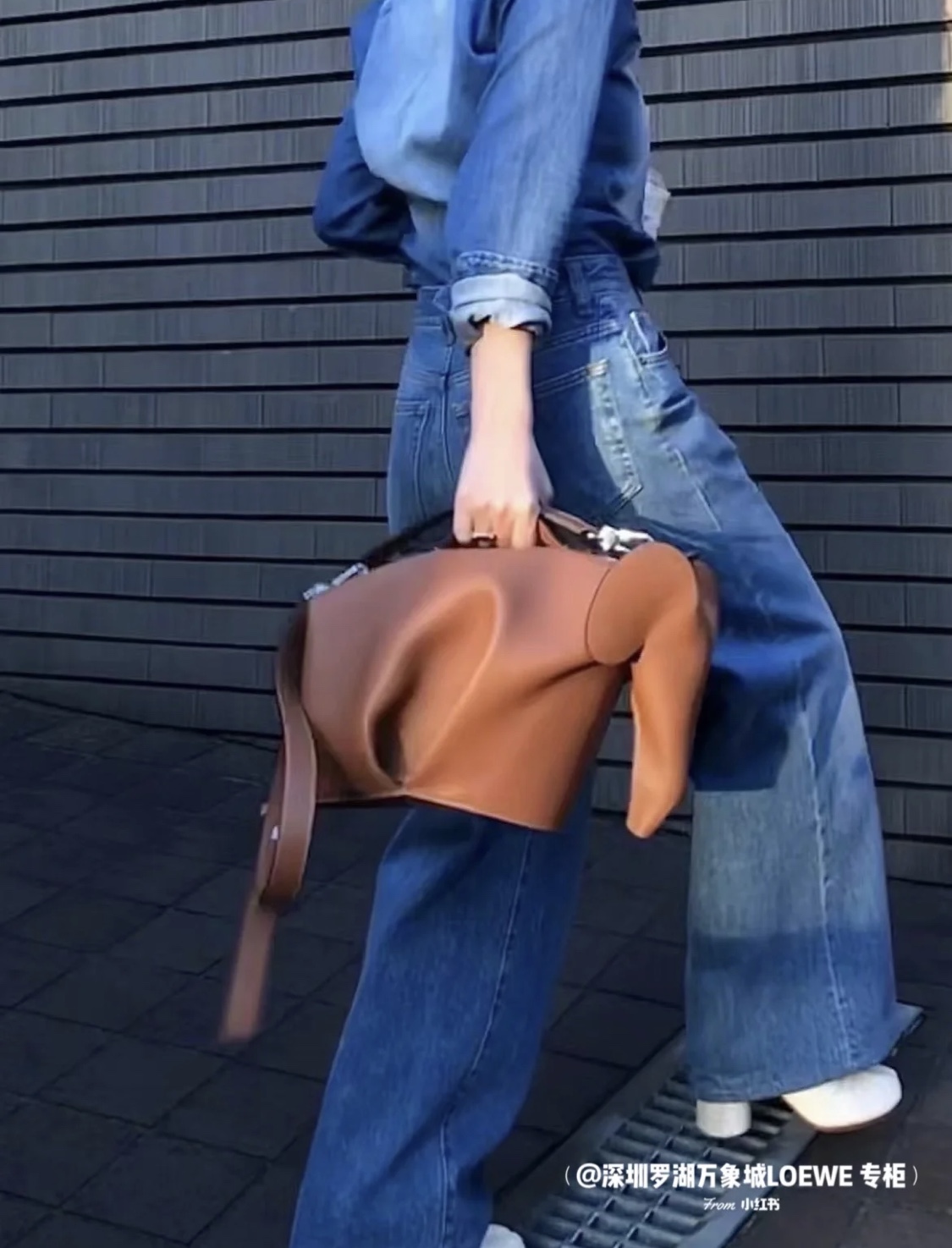 LOEWE罗意威 小牛皮特大号大象包 0537棕色